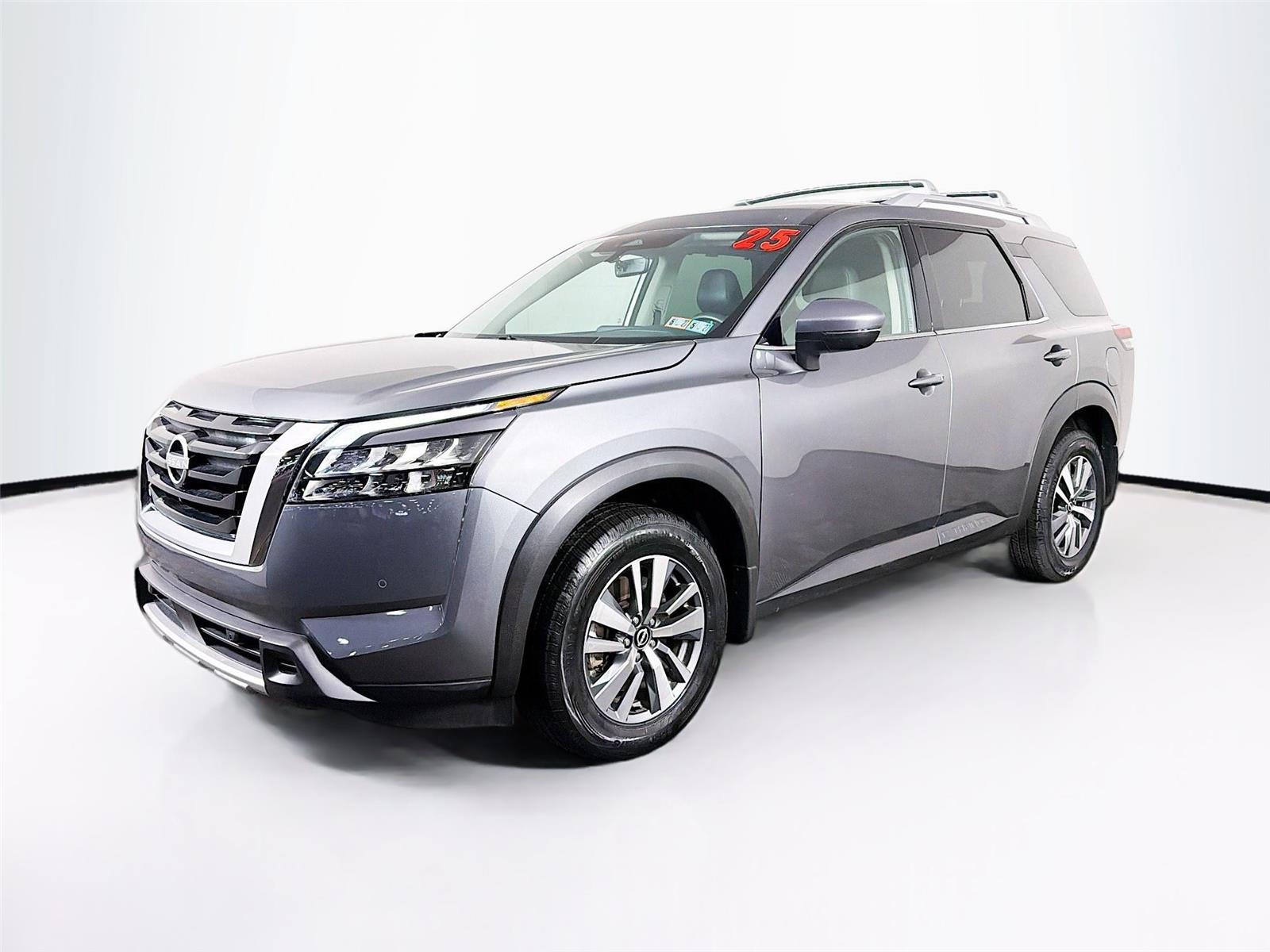 View vehicle photo 3