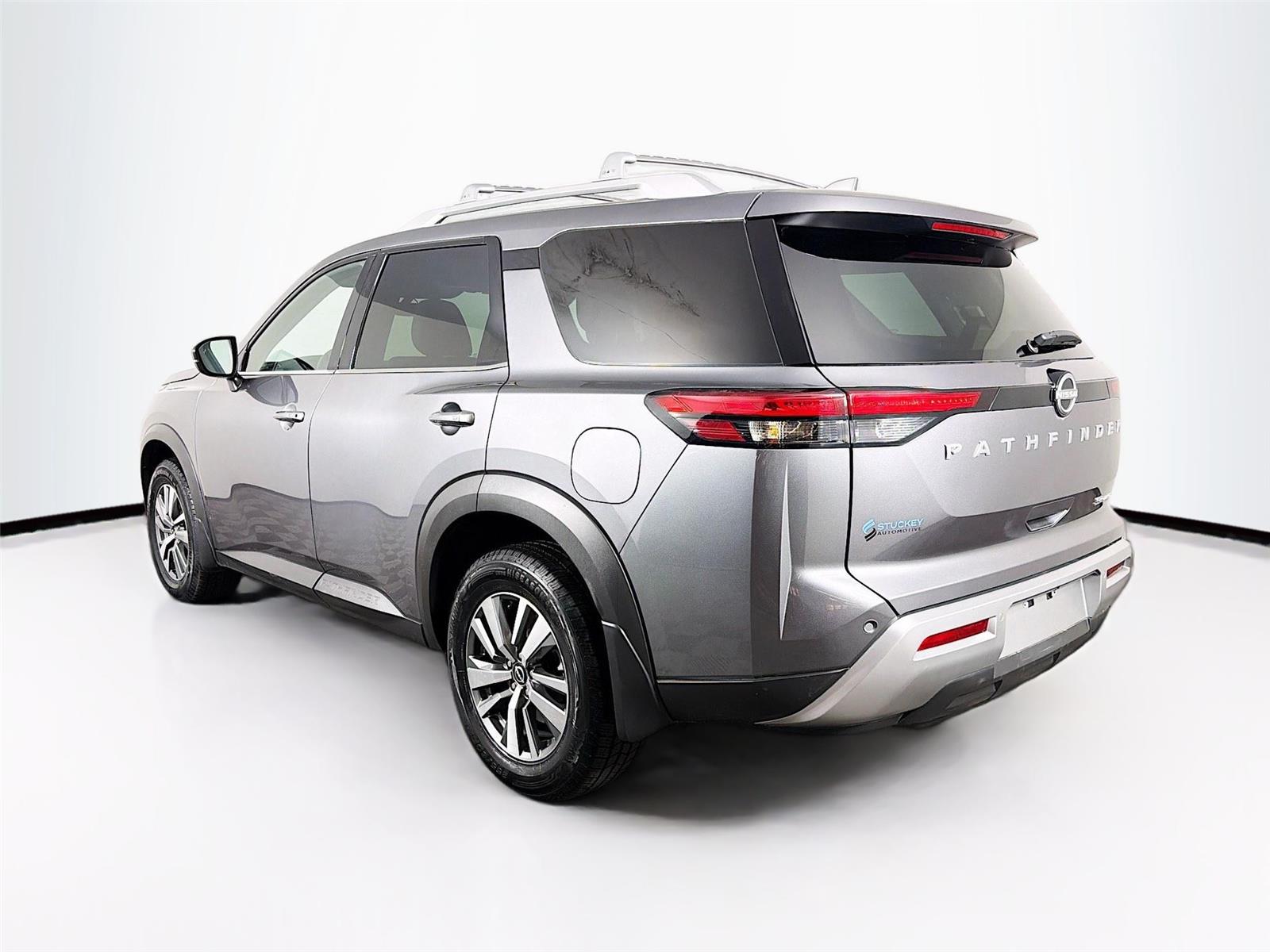 View vehicle photo 5