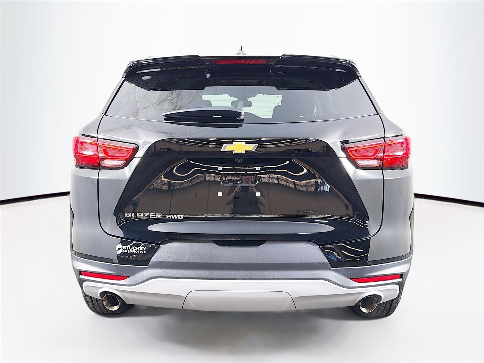 View vehicle photo 6