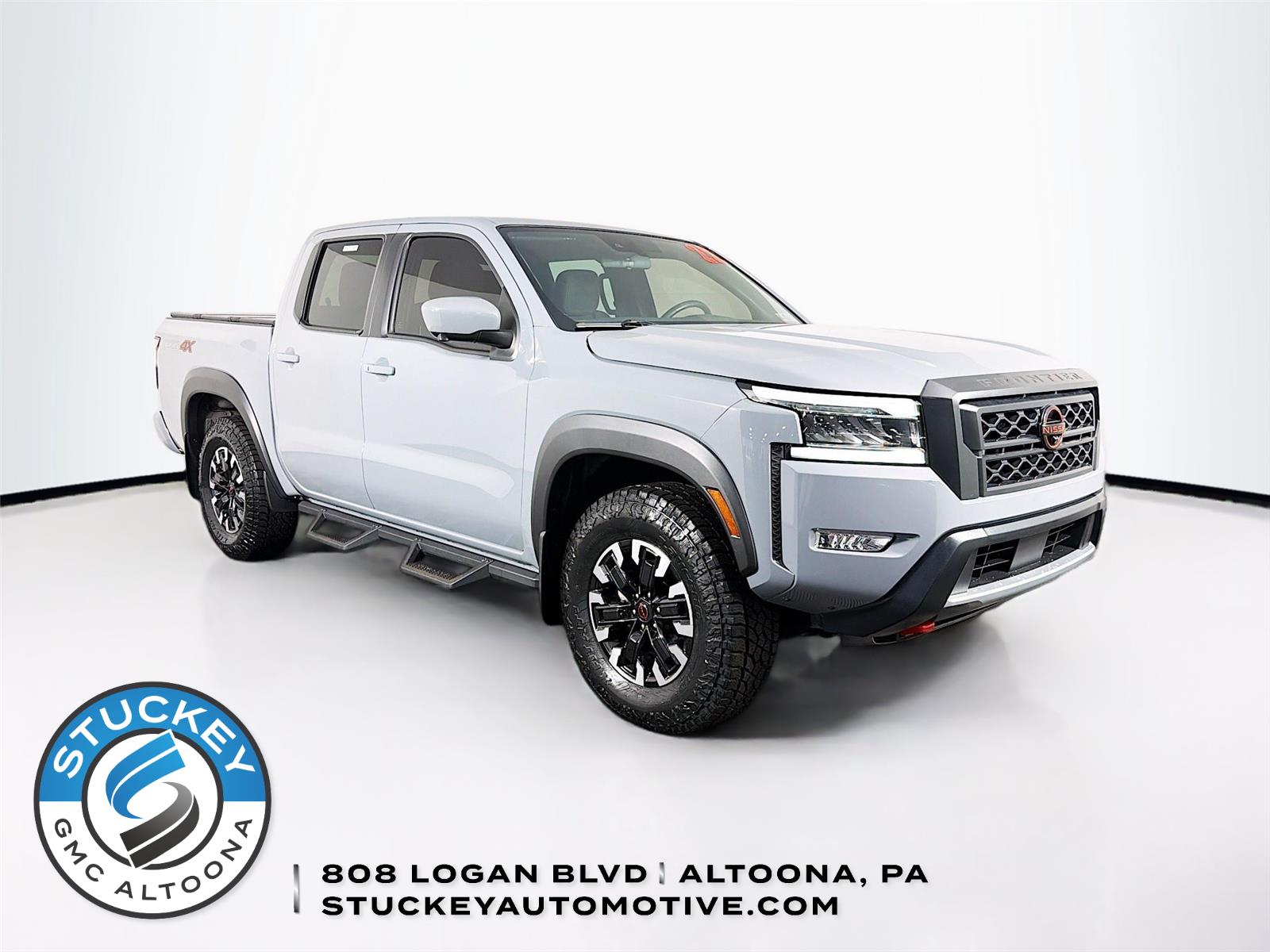 Gray (Boulder Grey Pearl) 2022 Nissan Frontier PRO-4X Crew Cab 4WD Pickup Truck Four-Wheel Drive Automatic