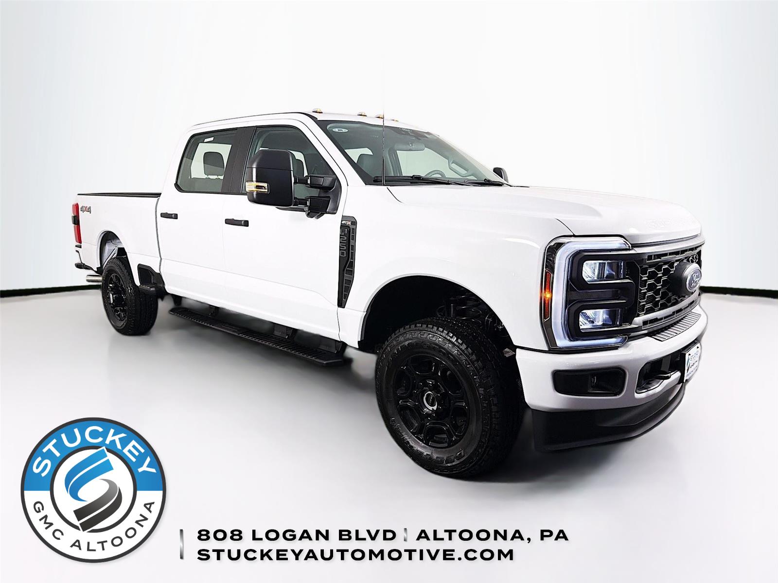 Oxford White 2026 Ford F-250 Super Duty Pickup Truck Four-Wheel Drive Automatic