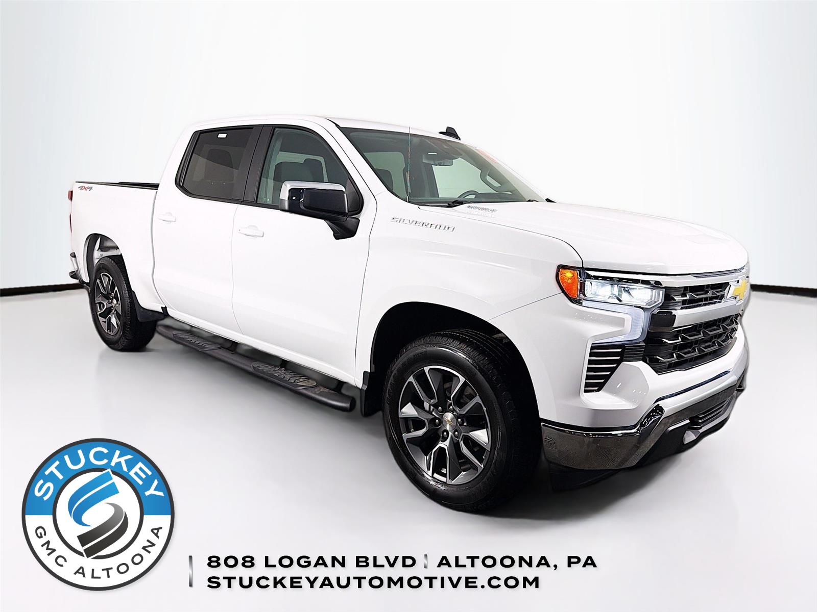Summit White 2025 Chevrolet Silverado 1500 Pickup Truck Four-Wheel Drive 8-Speed Automatic