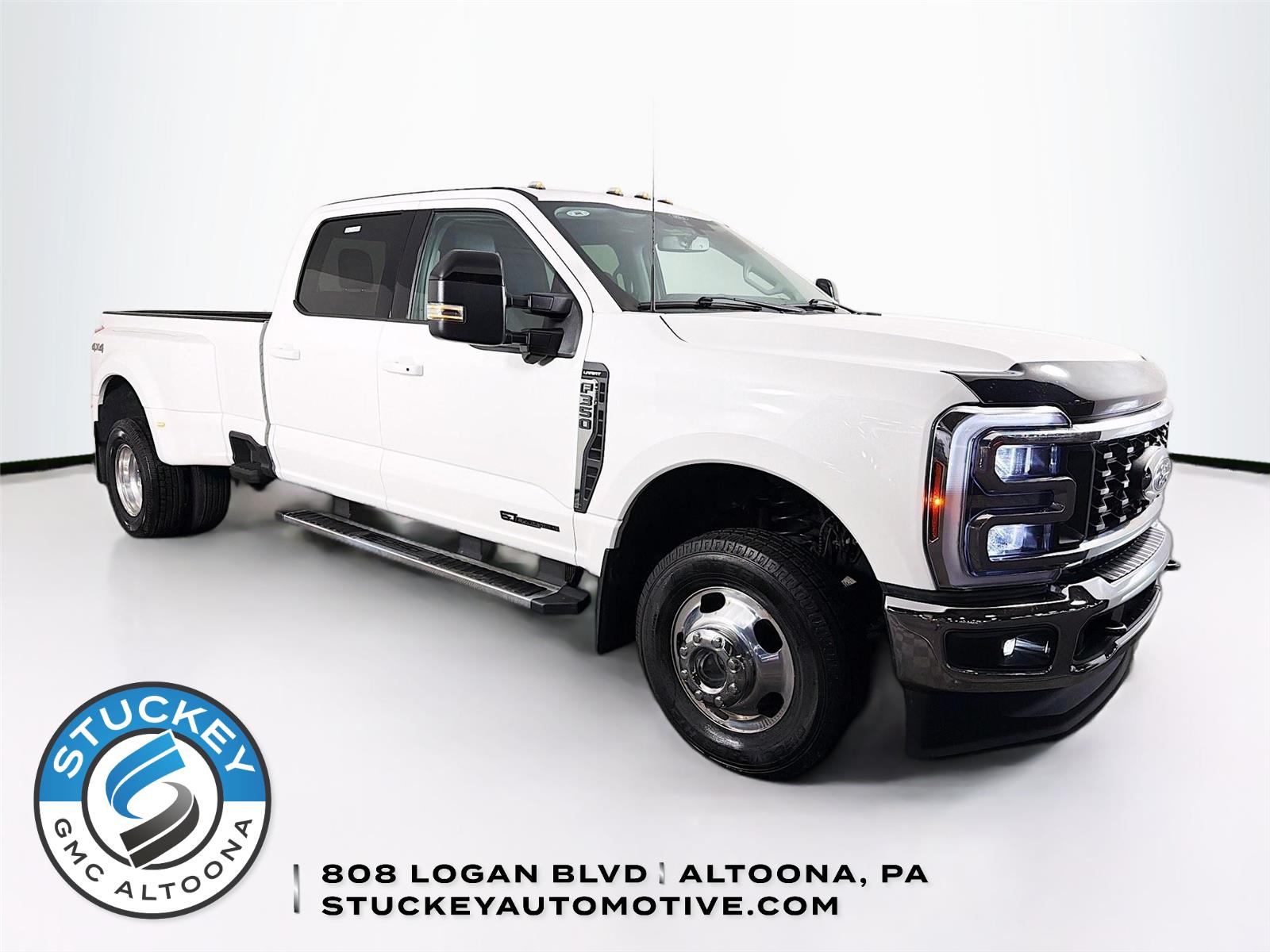 Star White Metallic Tri-Coat 2024 Ford F-350 Super Duty Lariat Crew Cab LB DRW 4WD Pickup Truck Four-Wheel Drive Automatic