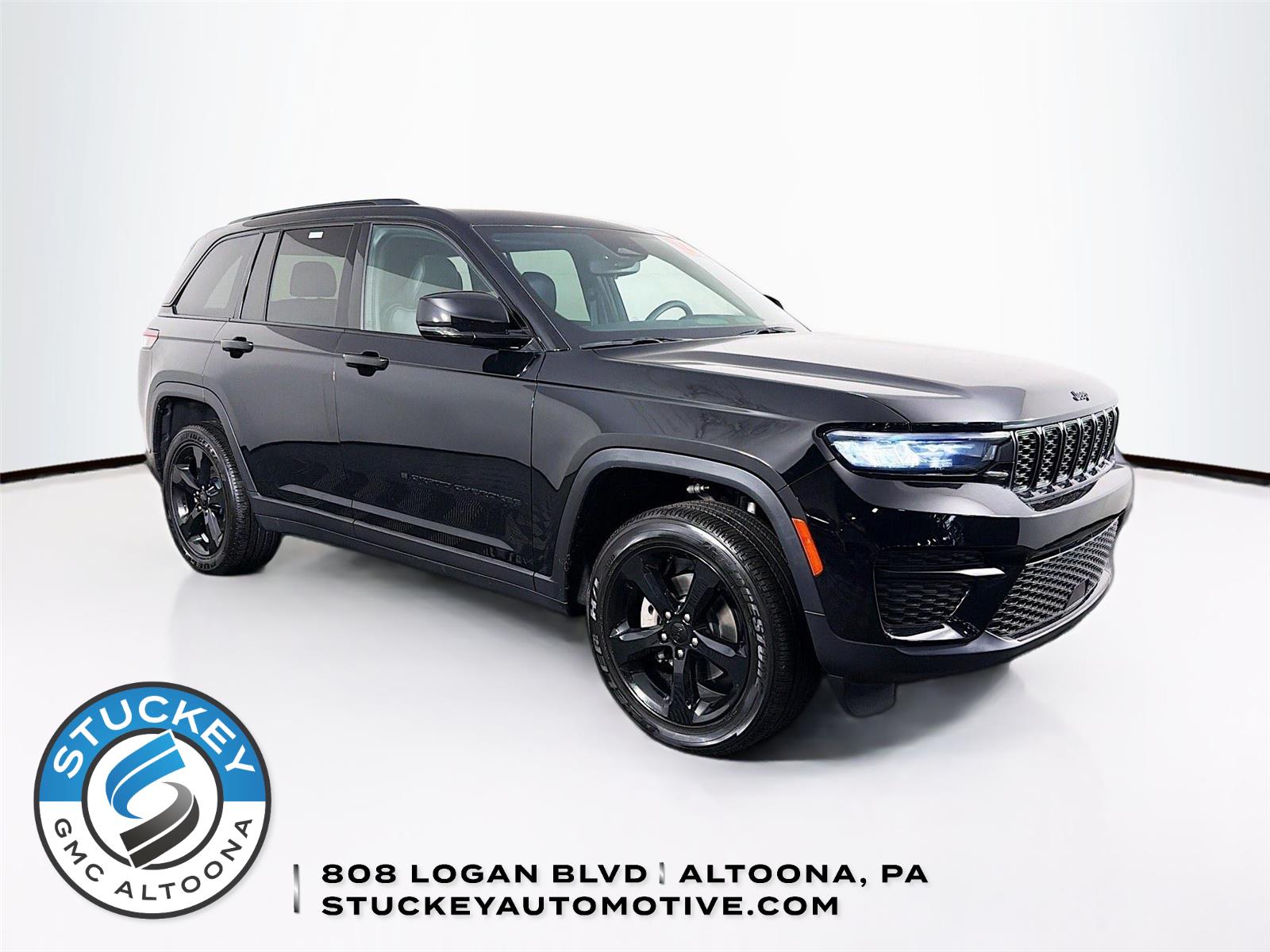 Diamond Black Crystal Pearlcoat 2024 Jeep Grand Cherokee SUV / Crossover Four-Wheel Drive 8-Speed Automatic
