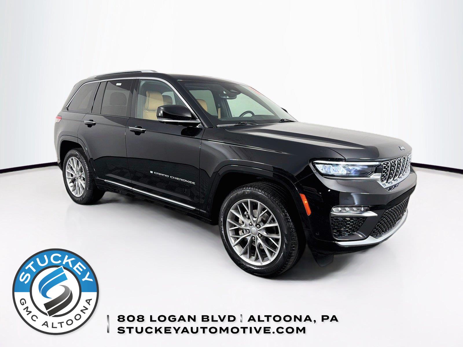  2023 Jeep Grand Cherokee Summit 4WD   