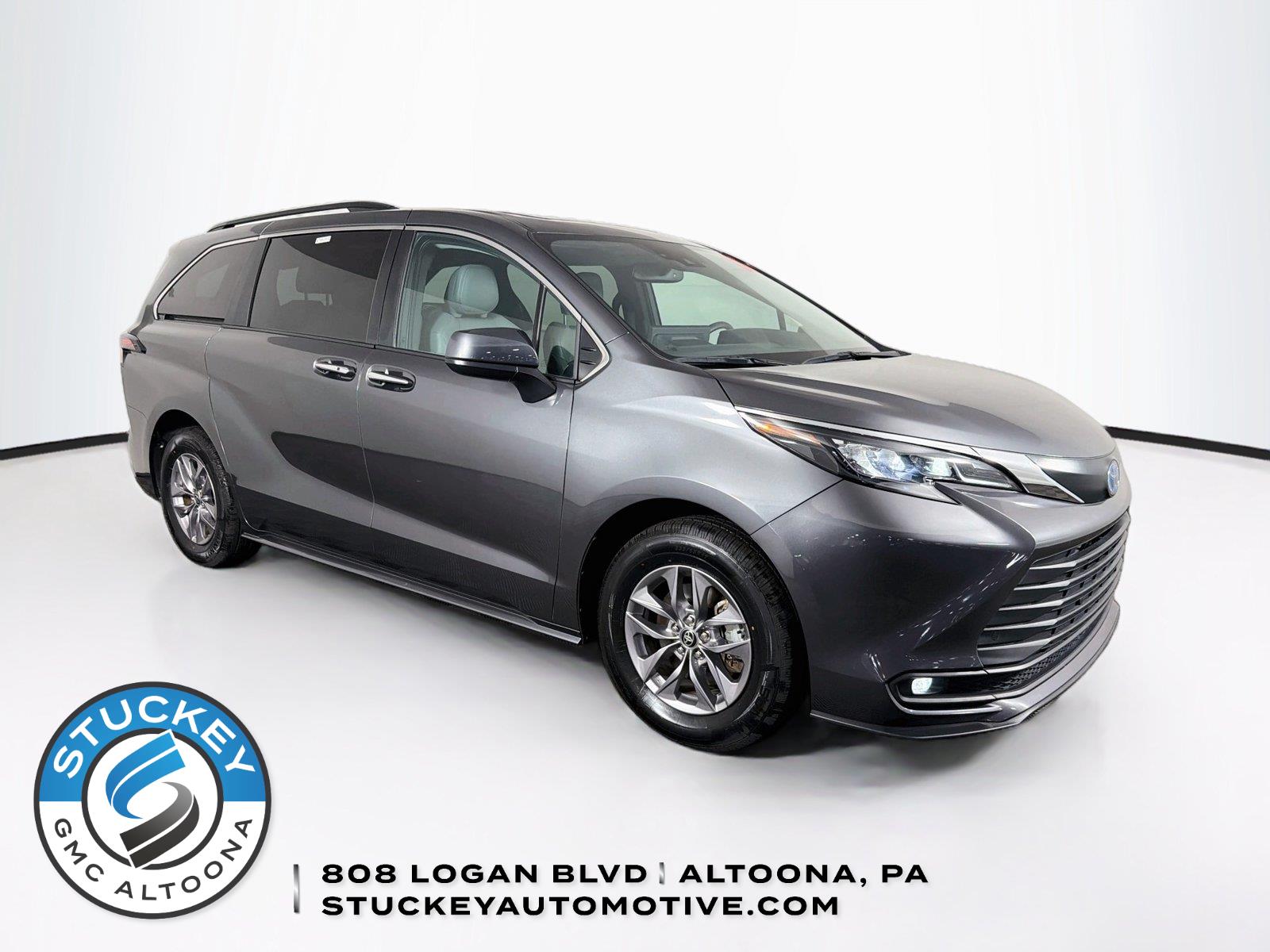 Magnetic Gray Metallic 2025 Toyota Sienna Minivan Front-Wheel Drive Continuously Variable Transmission