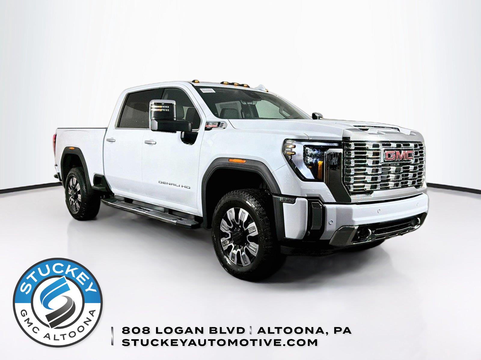 Glacier White Tricoat 2026 GMC Sierra 2500HD Pickup Truck Four-Wheel Drive Automatic