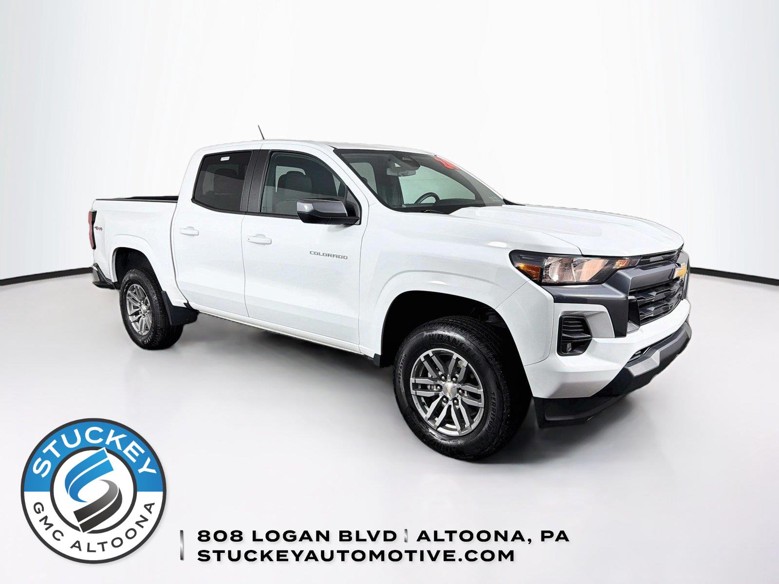 Summit White 2024 Chevrolet Colorado Pickup Truck Four-Wheel Drive 8-Speed Automatic