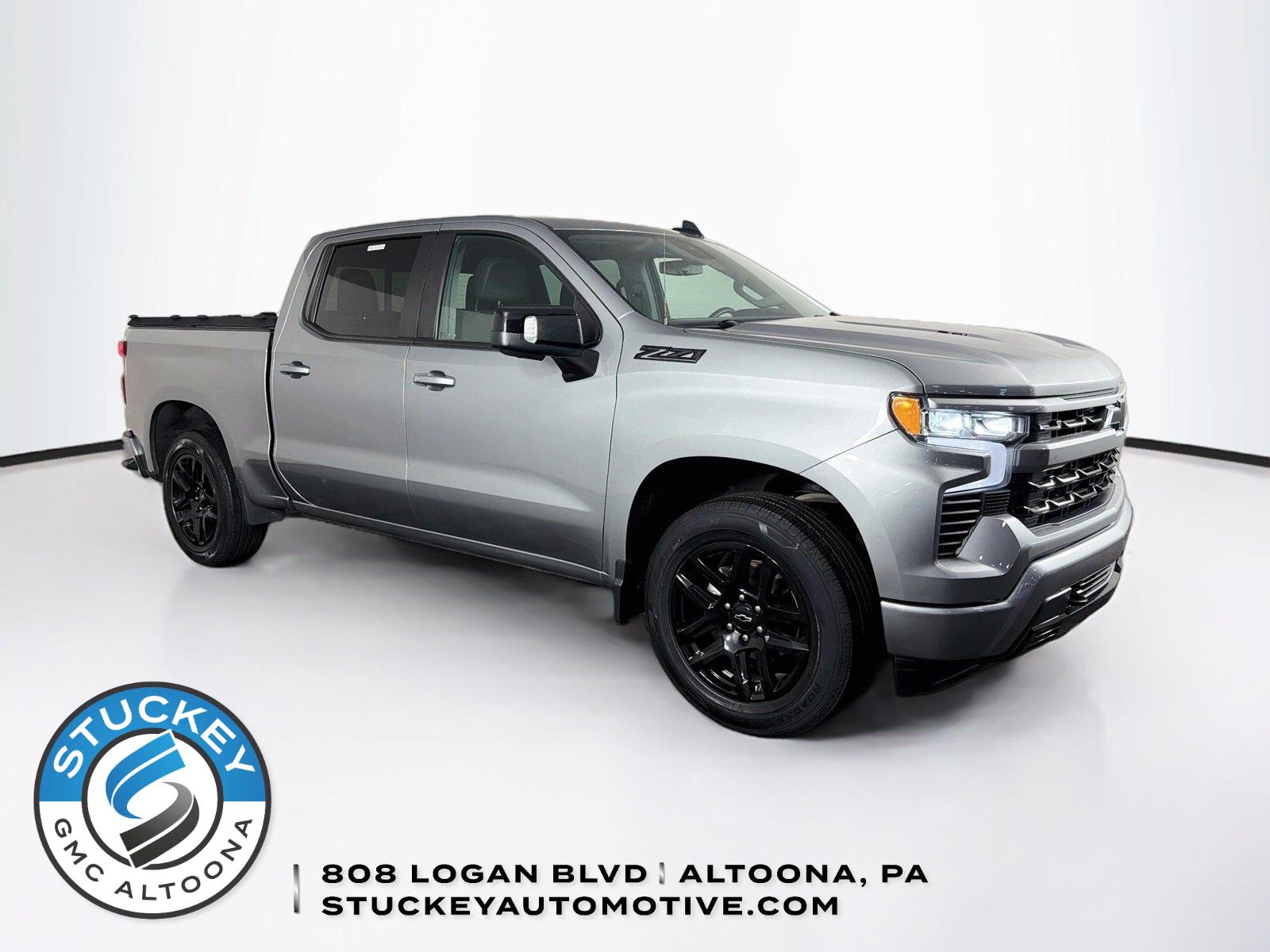 Sterling Gray Metallic 2023 Chevrolet Silverado 1500 Pickup Truck Four-Wheel Drive Automatic