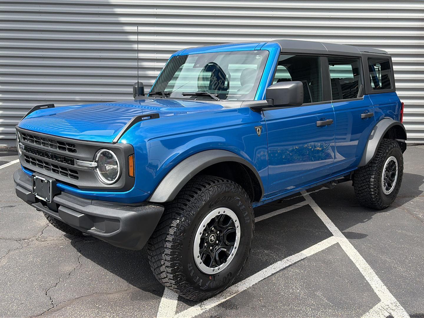 Velocity Blue Metallic 2023 Ford Bronco Advanced 4-Door 4WD SUV / Crossover Four-Wheel Drive Automatic
