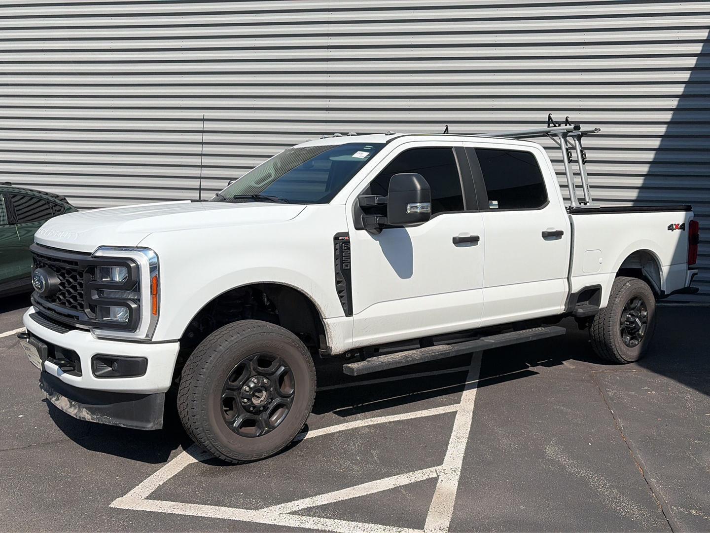 Oxford White 2023 Ford F-250 Super Duty XL Crew Cab 4WD Pickup Truck Four-Wheel Drive Automatic