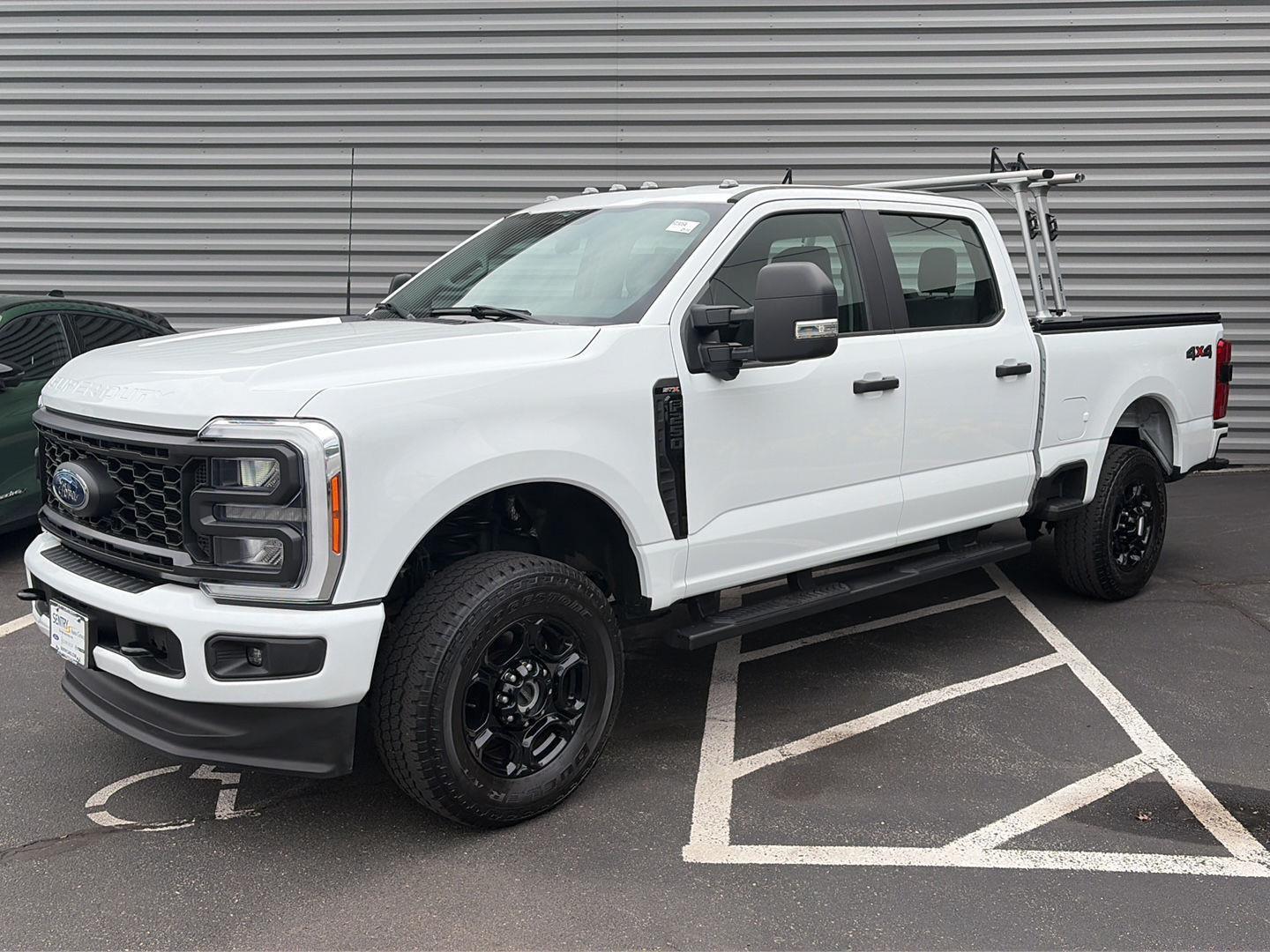 Oxford White 2023 Ford F-250 Super Duty XL Crew Cab 4WD Pickup Truck Four-Wheel Drive Automatic