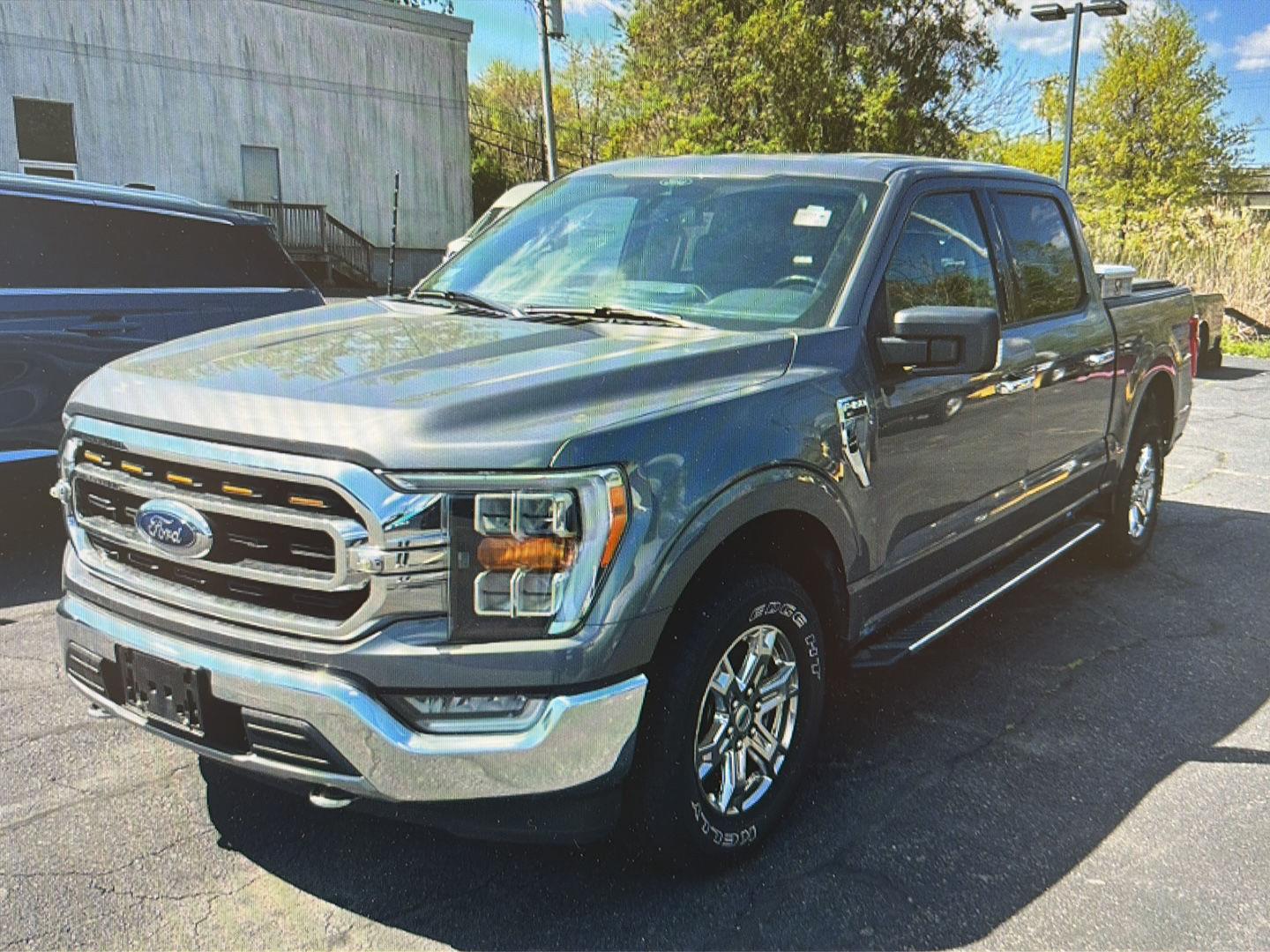 View vehicle photo 4