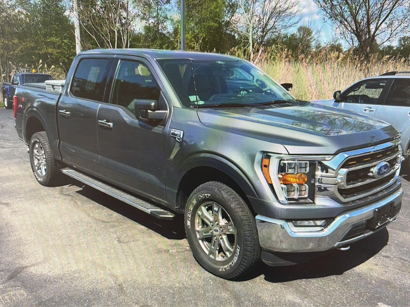 View vehicle photo 7