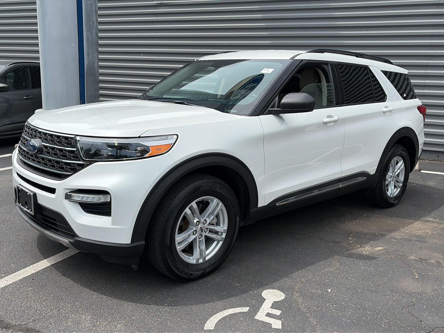 Star White Metallic Tri-Coat 2023 Ford Explorer SUV / Crossover All-Wheel Drive Automatic