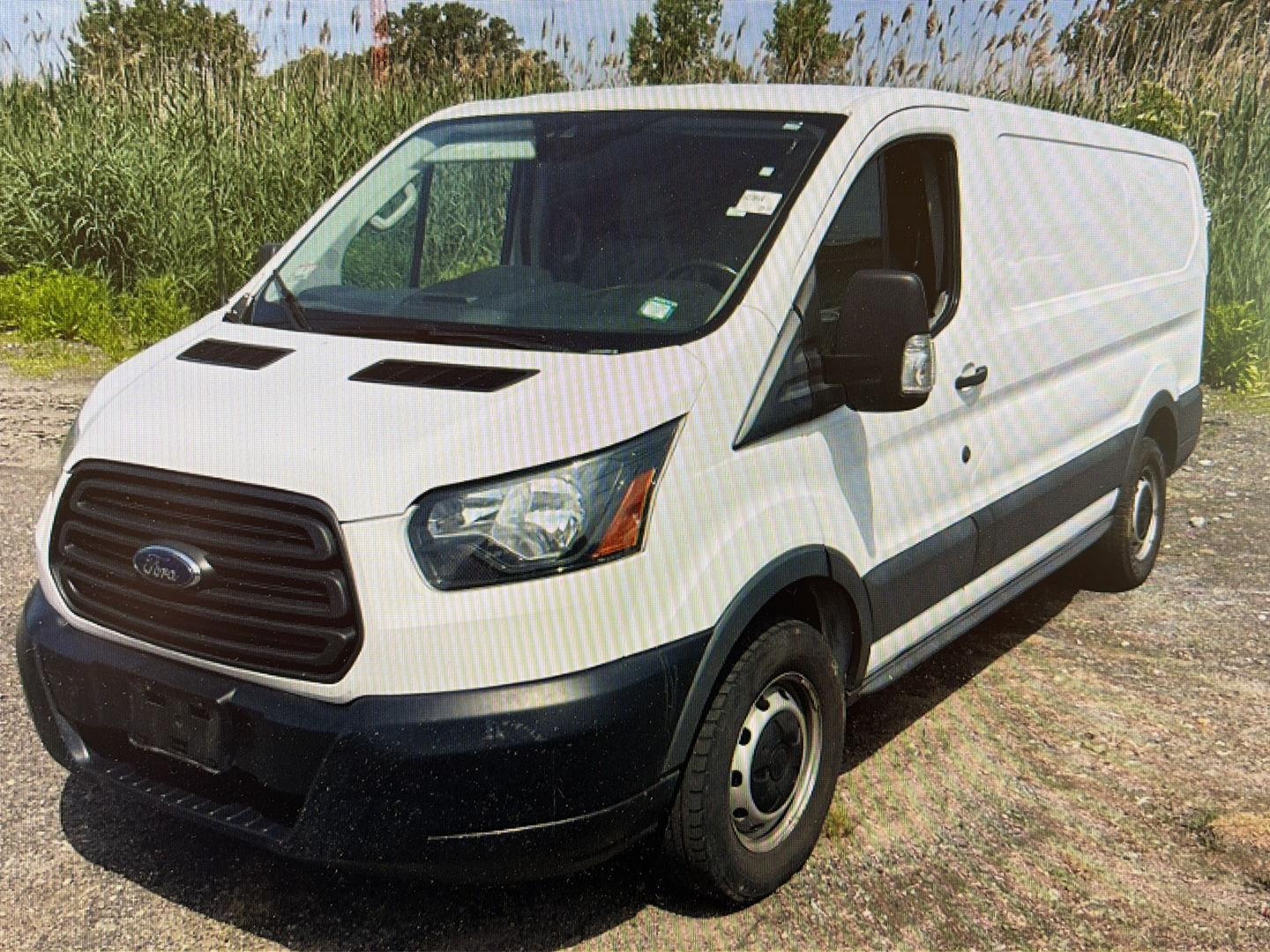 Oxford White 2018 Ford Transit Cargo 250 3dr SWB Low Roof Cargo Van with Sliding Passenger Side Door Van Rear-Wheel Drive 6-Speed Automatic Overdrive