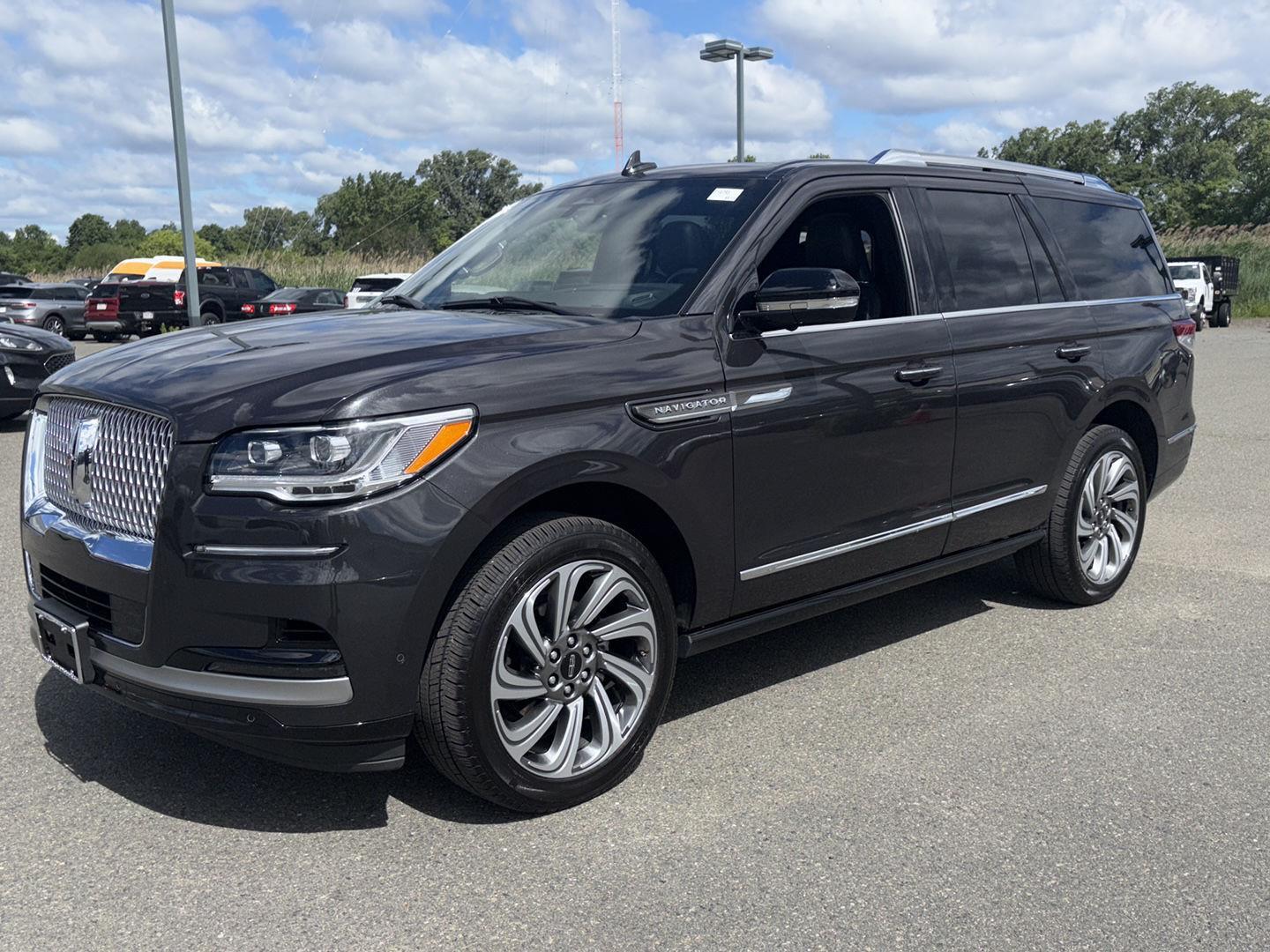 Starlight Gray Premium Colorant 2023 Lincoln Navigator SUV / Crossover Four-Wheel Drive Automatic