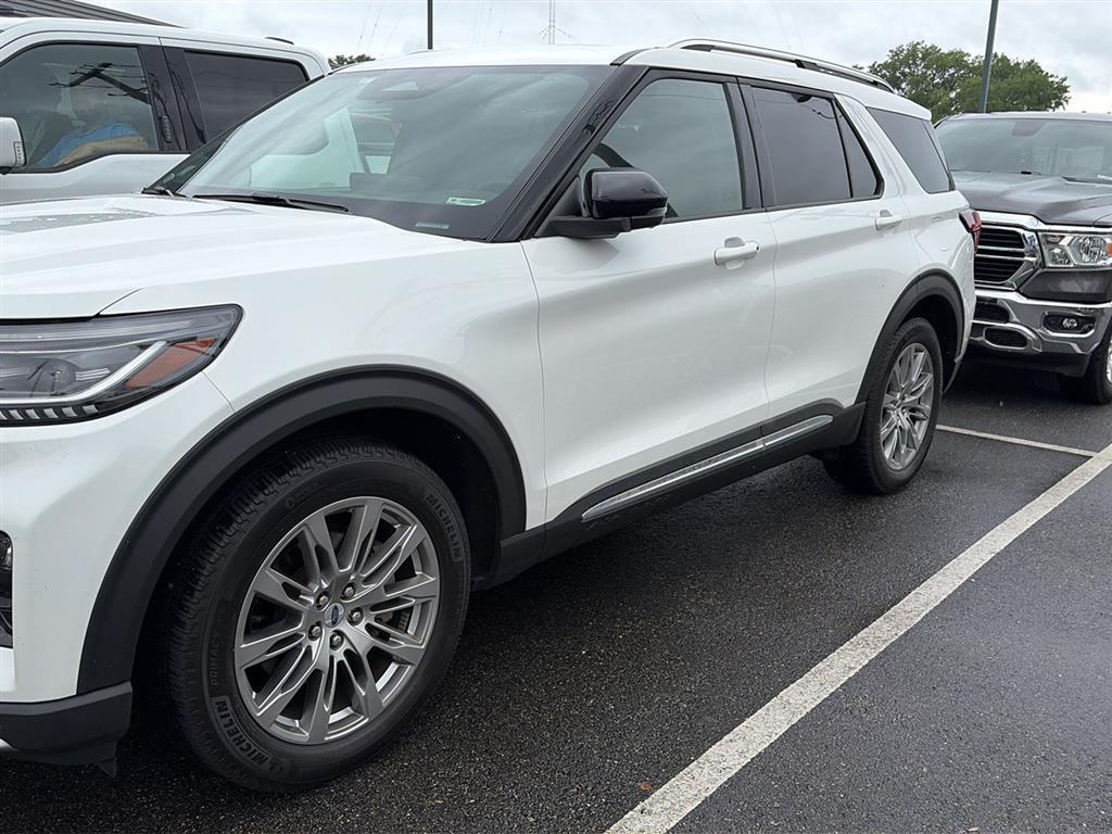 Star White Metallic Tri-Coat 2025 Ford Explorer SUV / Crossover All-Wheel Drive Automatic