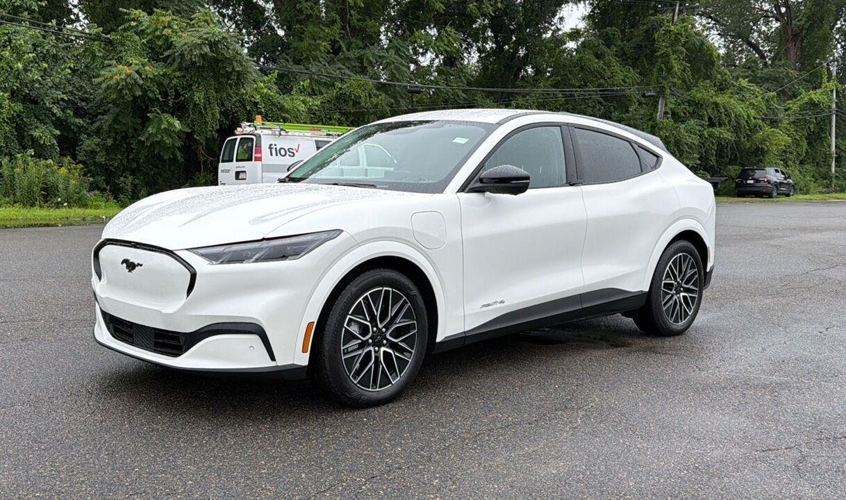 Star White Metallic Tri-Coat 2025 Ford Mustang Mach-E SUV / Crossover All-Wheel Drive Automatic