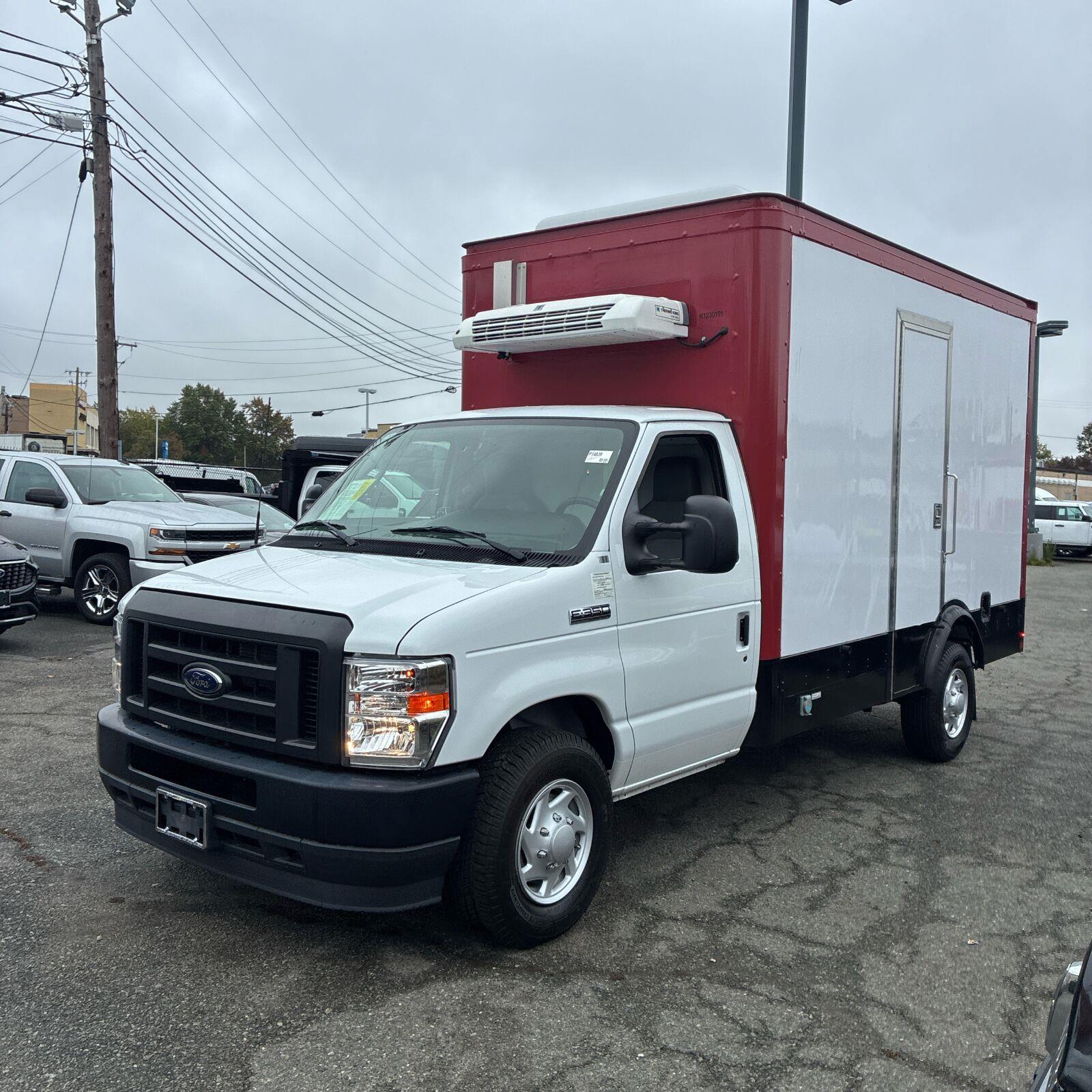 2024 Ford E-Series Chassis E-350 SD Cutaway SB RWD