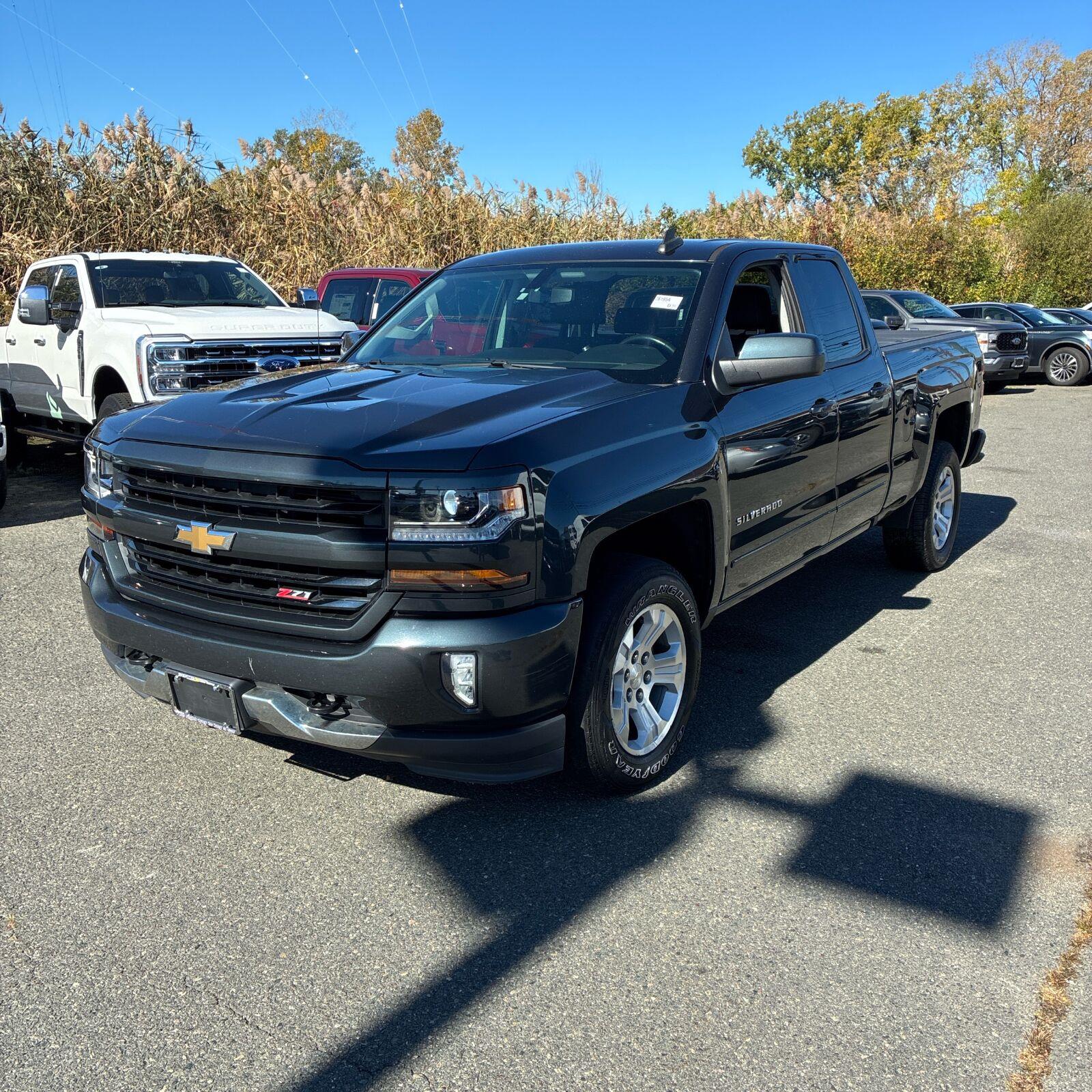 Gray (Graphite Metallic) 2019 Chevrolet Silverado 1500 Pickup Truck Four-Wheel Drive 6-Speed Automatic