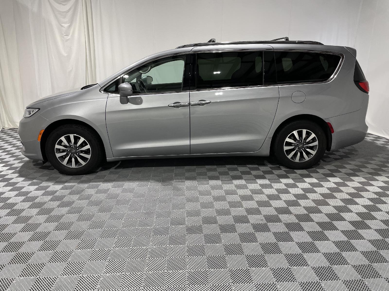 Used 2021 Chrysler Pacifica Touring L Minivans for sale in St Joseph MO