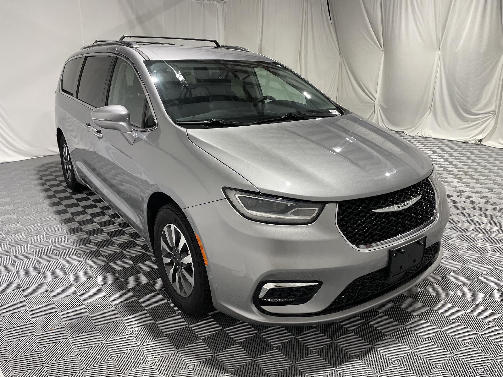 Used 2021 Chrysler Pacifica Touring L Minivans for sale in St Joseph MO