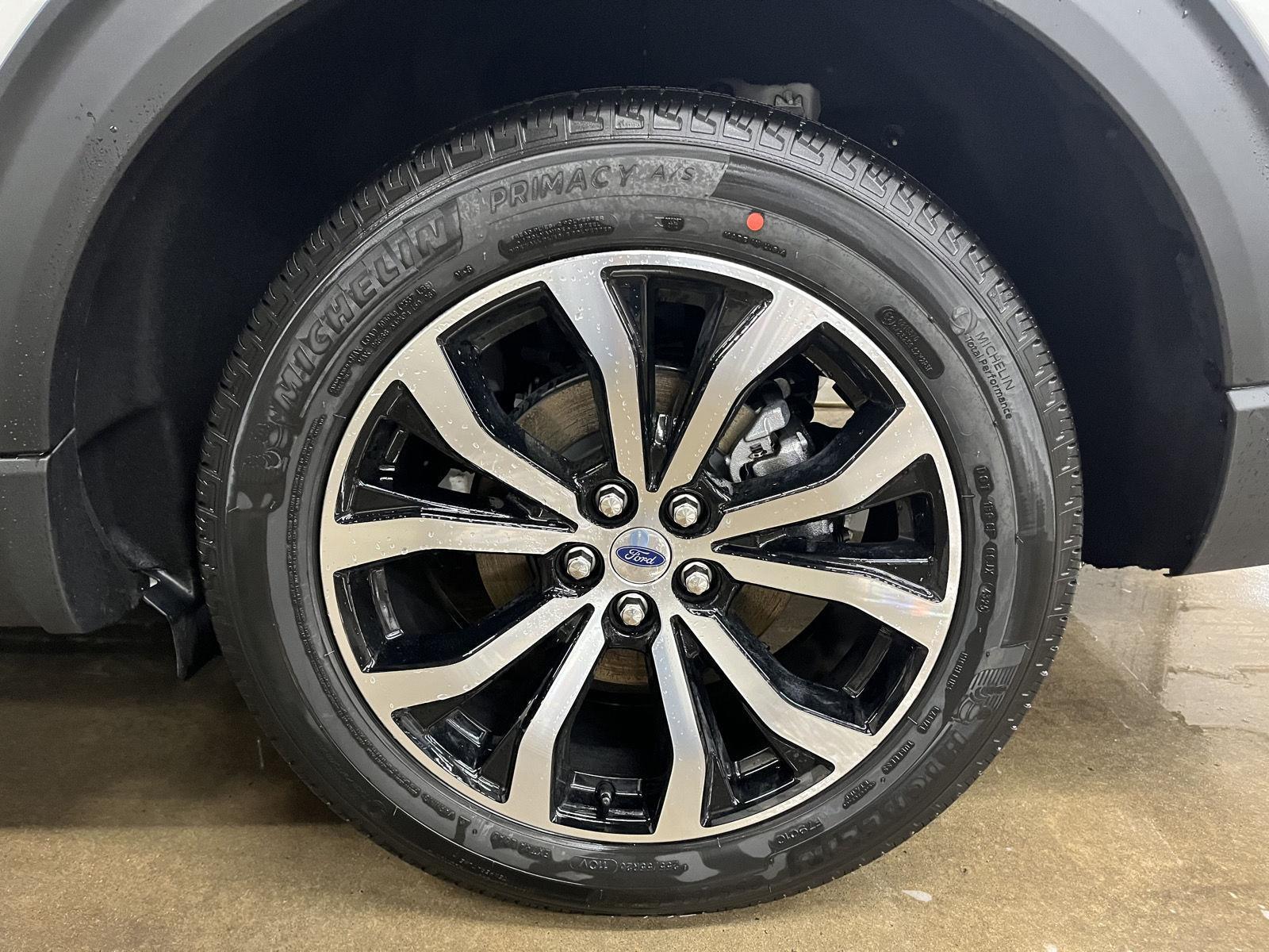 Vehicle photo 13