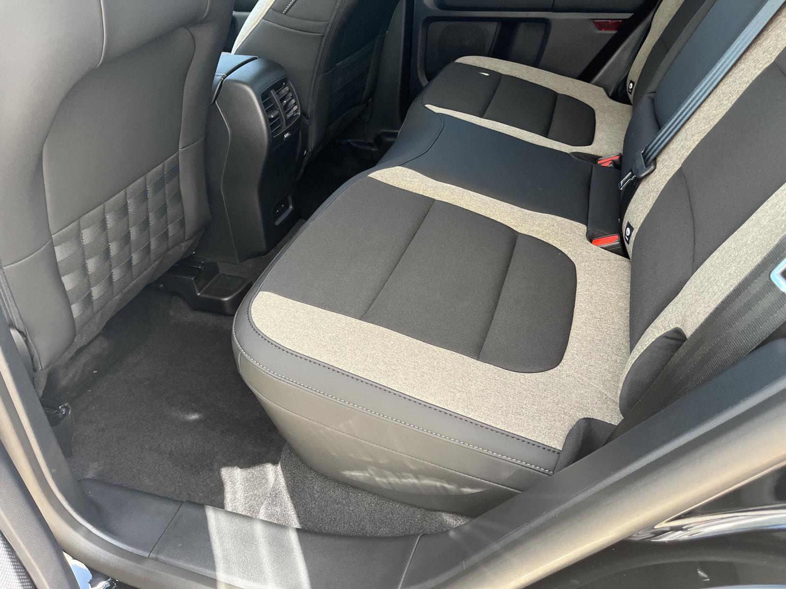 Vehicle photo 16