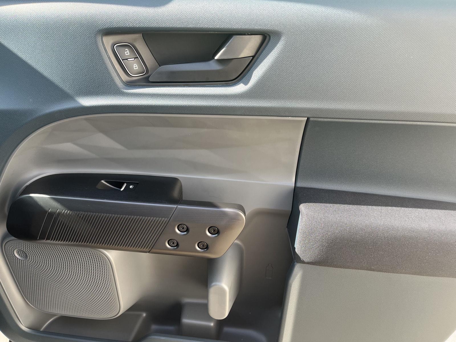 Vehicle photo 15