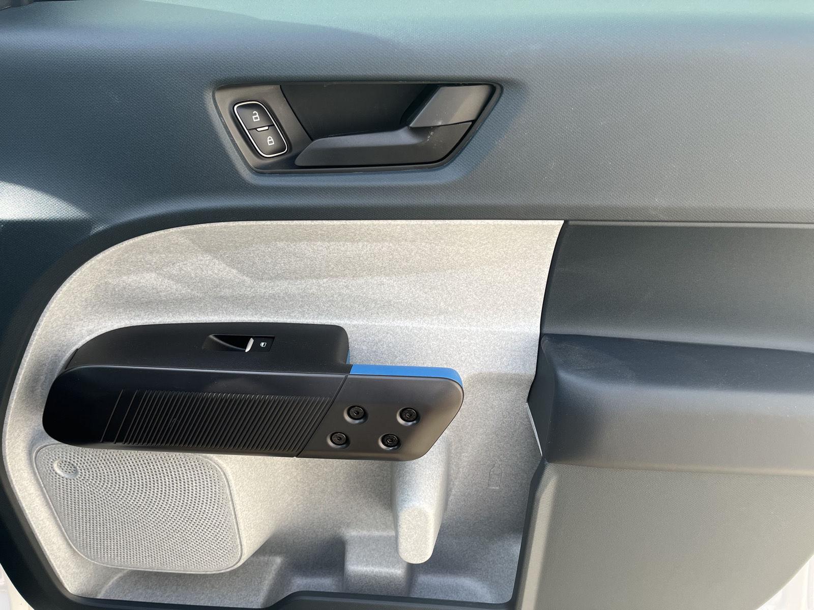 Vehicle photo 15