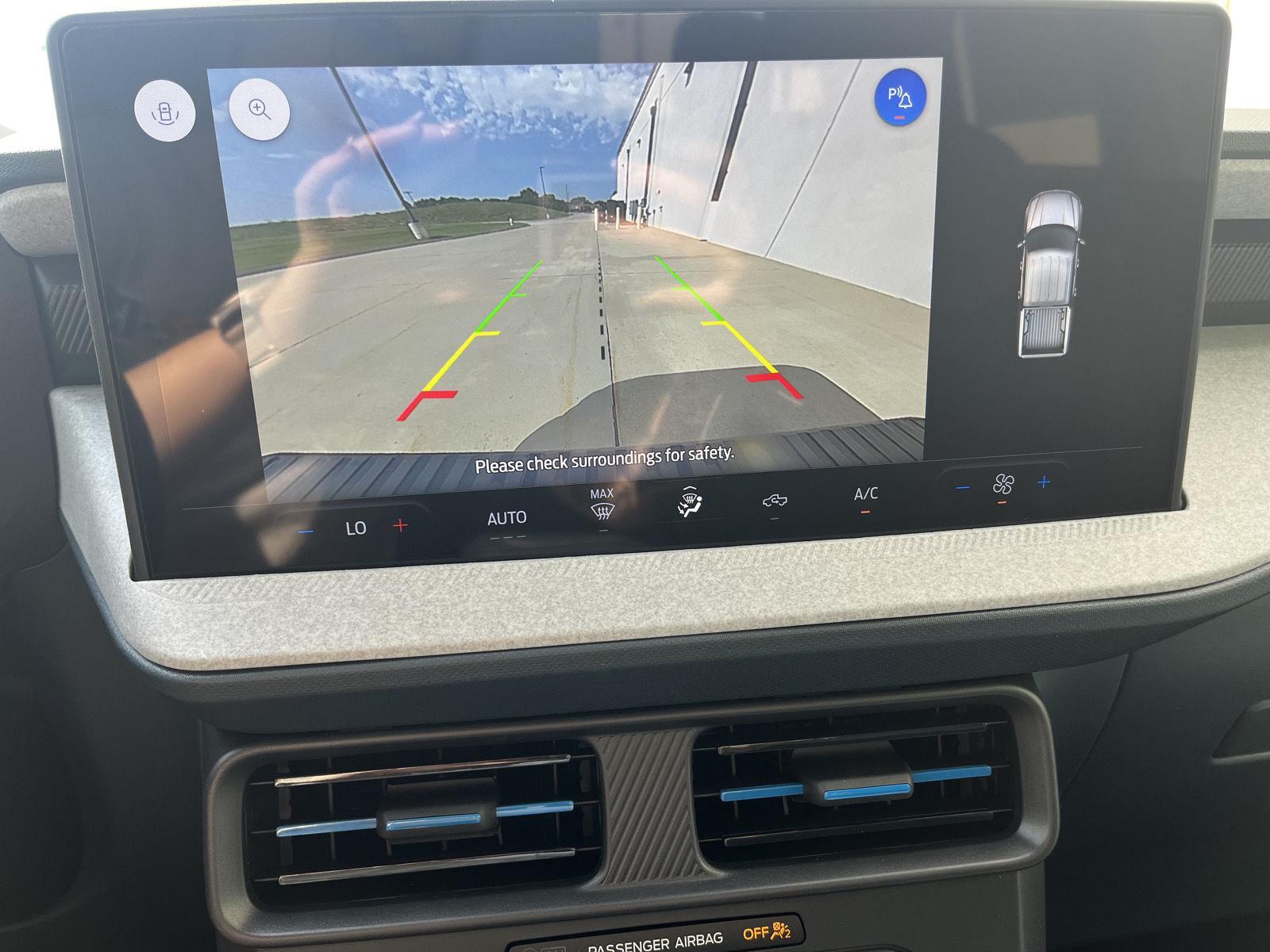 Vehicle photo 23