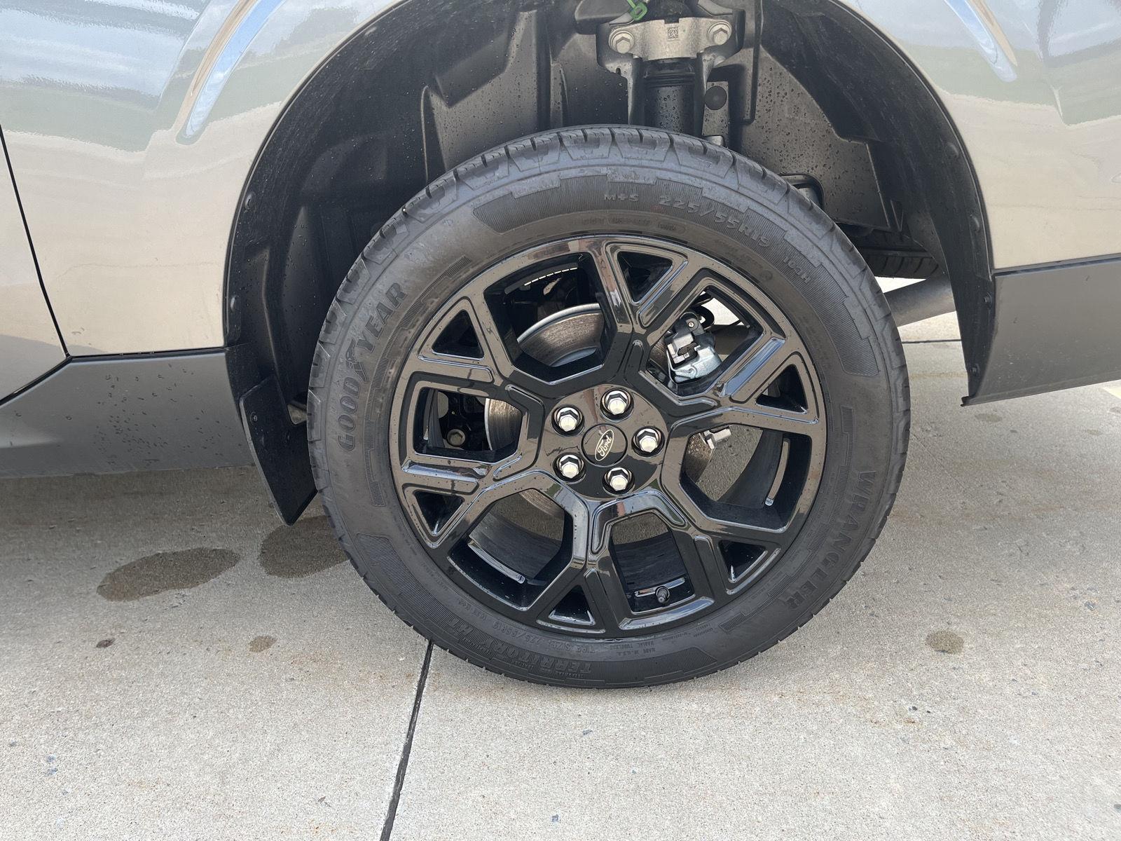 Vehicle photo 9