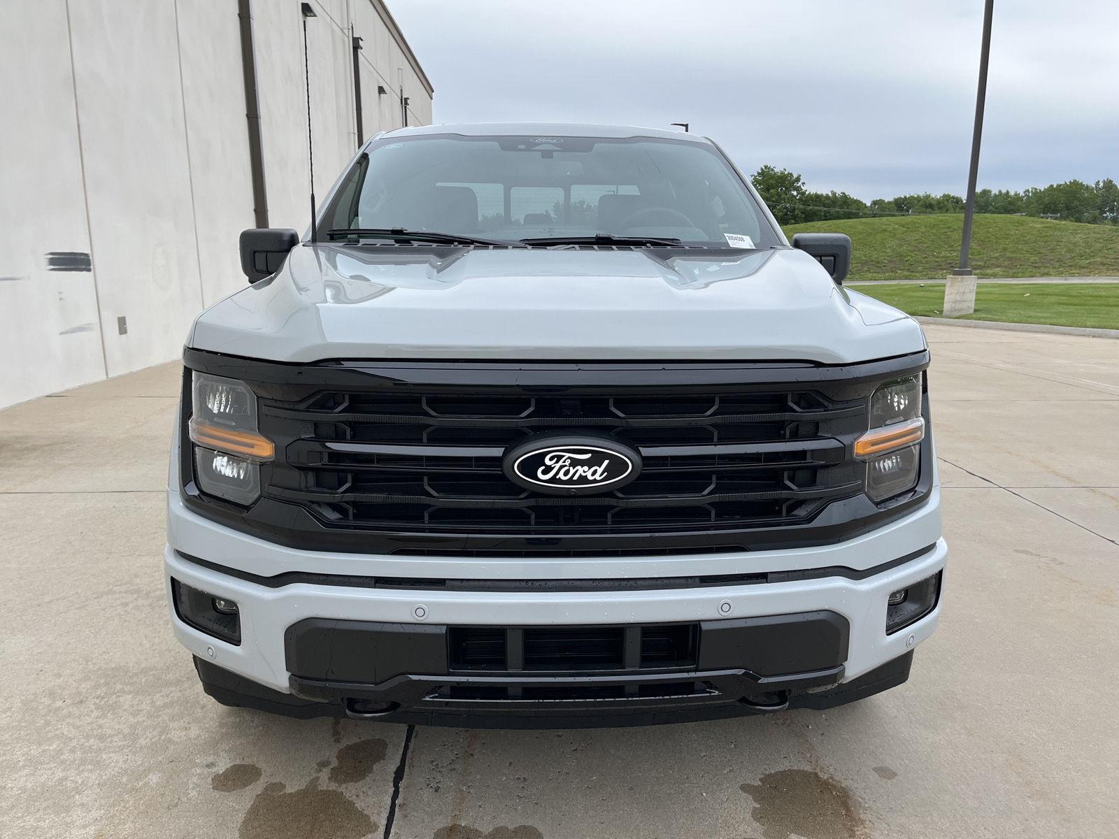 Vehicle photo 2