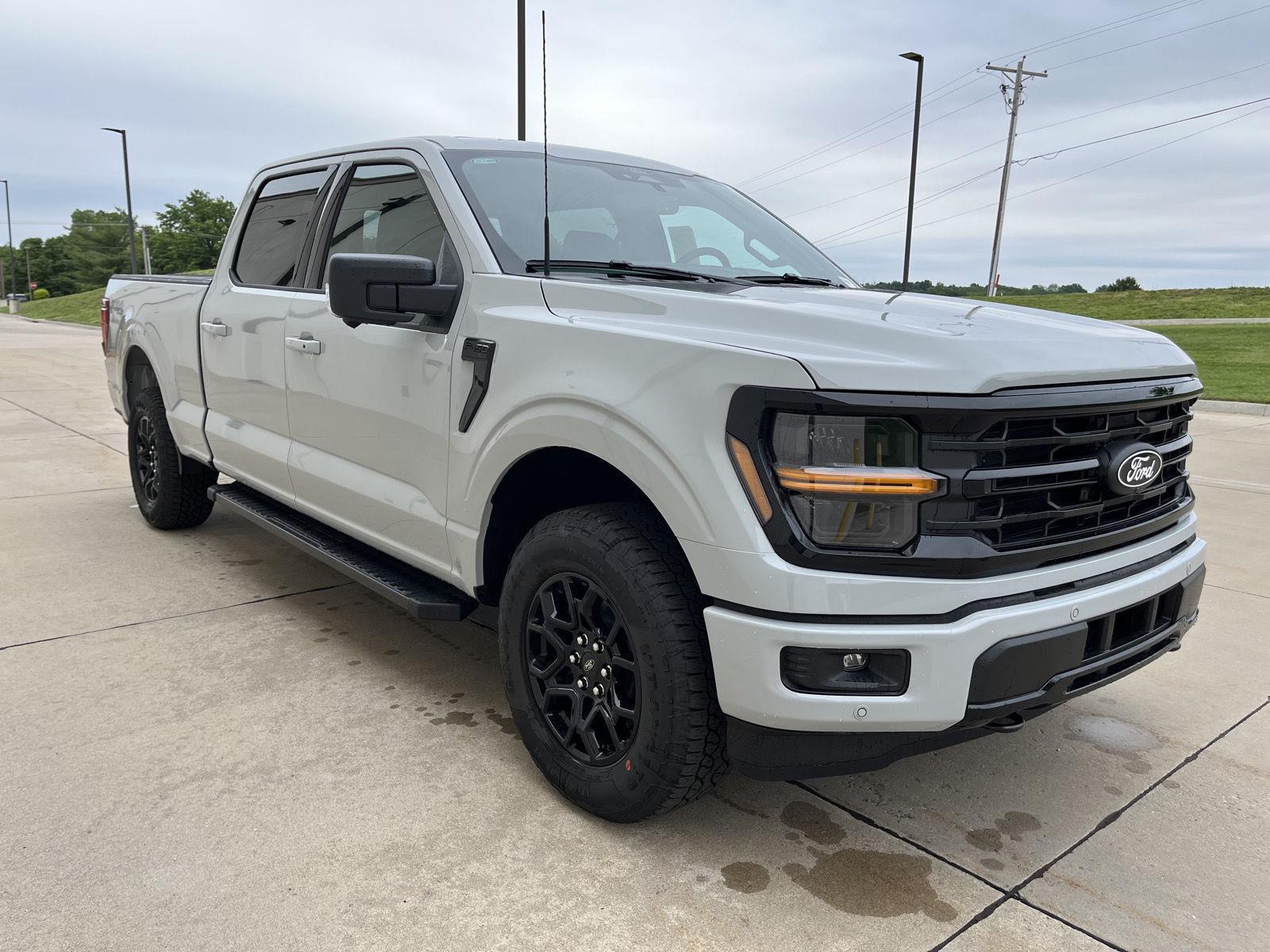 Vehicle photo 3