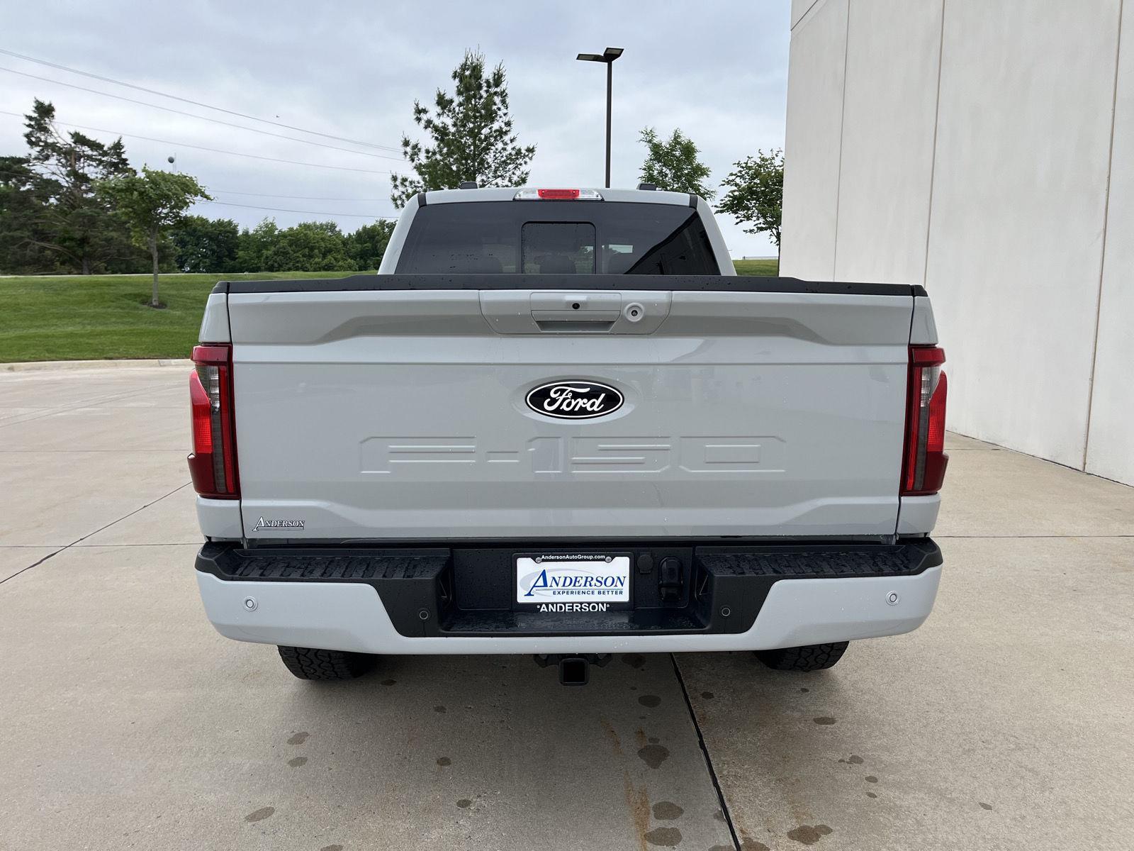 Vehicle photo 6