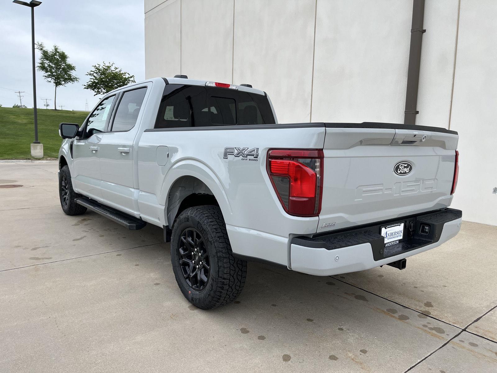 Vehicle photo 7