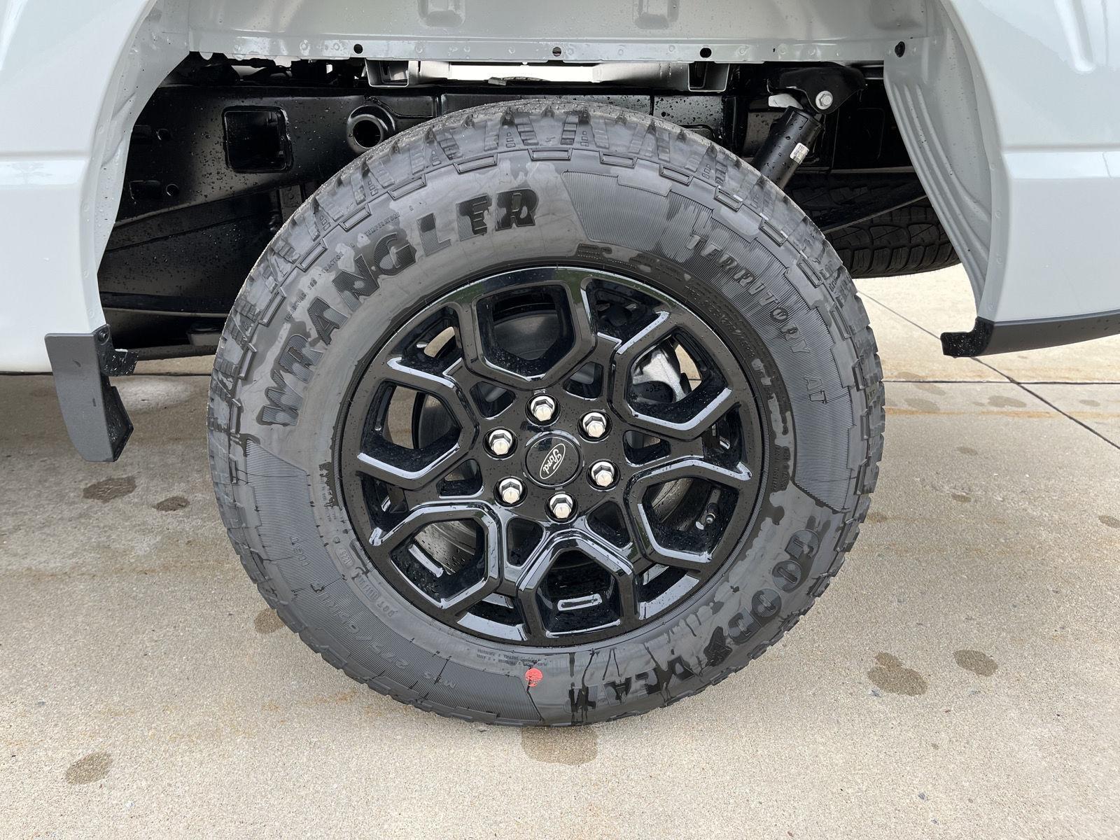 Vehicle photo 9