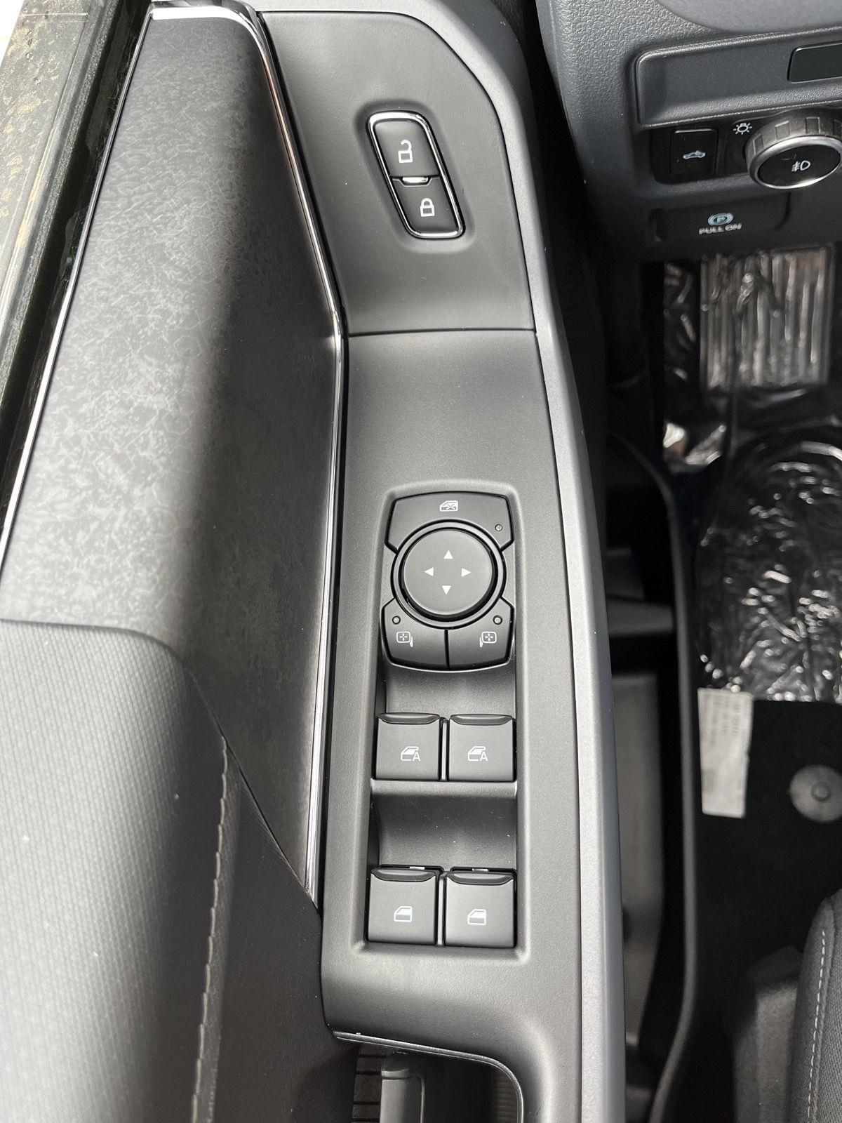 Vehicle photo 11