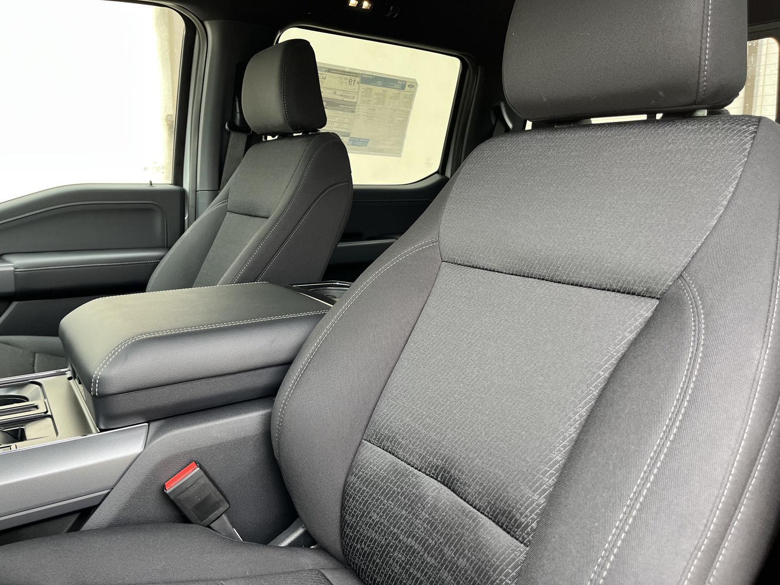 Vehicle photo 13