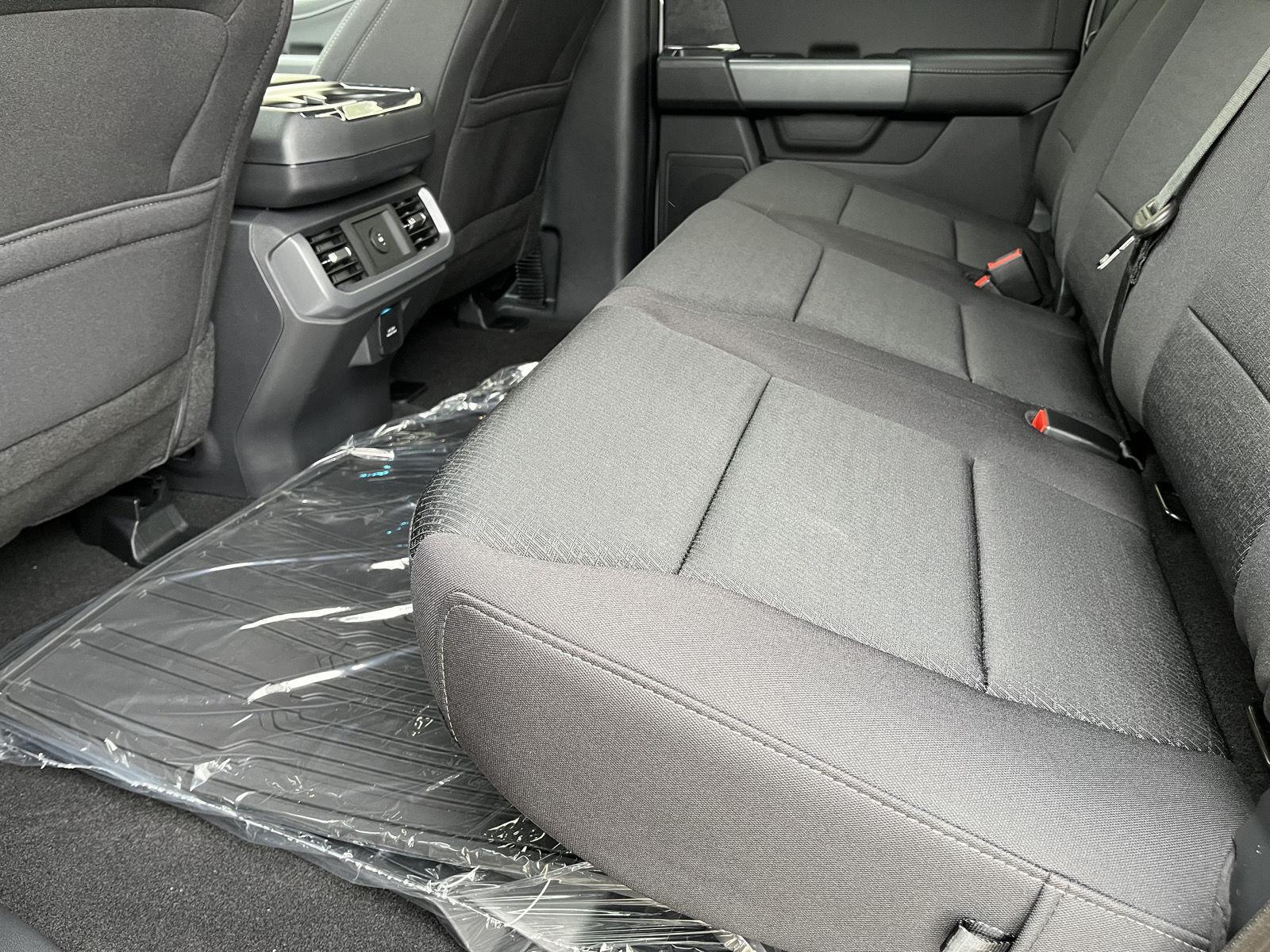 Vehicle photo 17