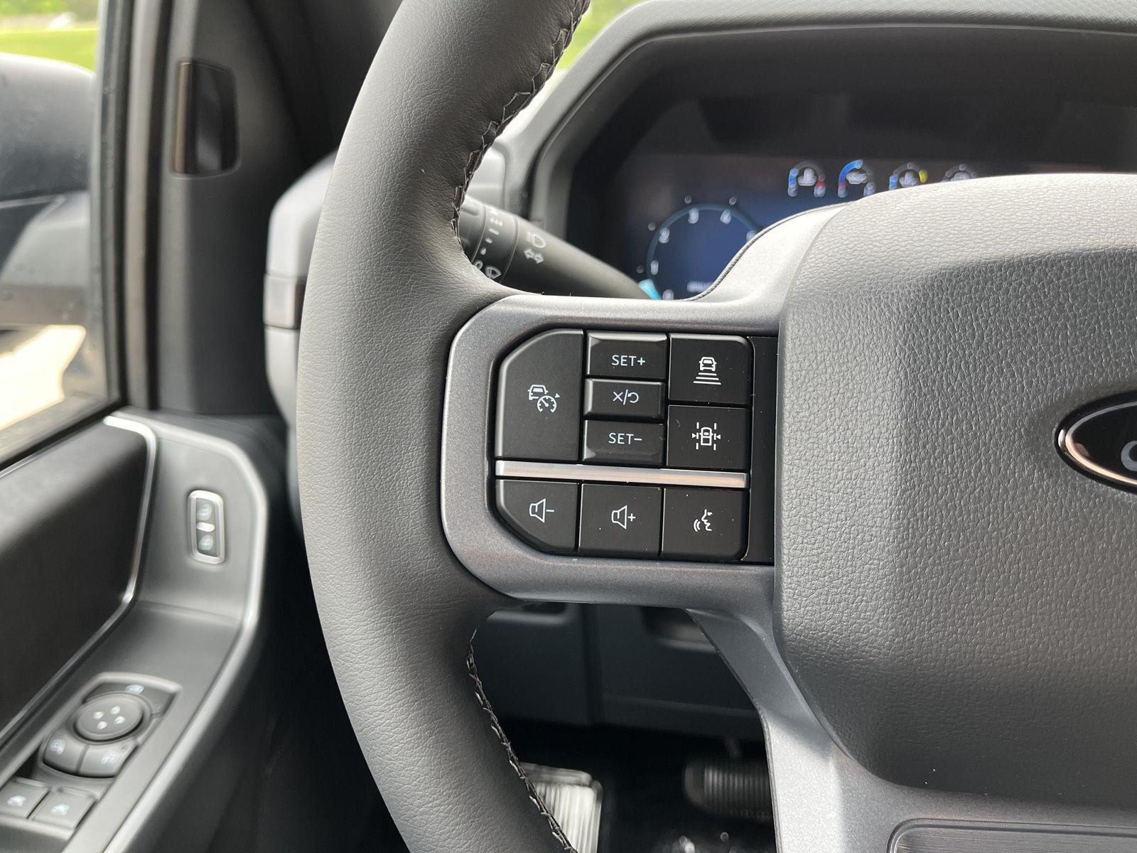 Vehicle photo 19