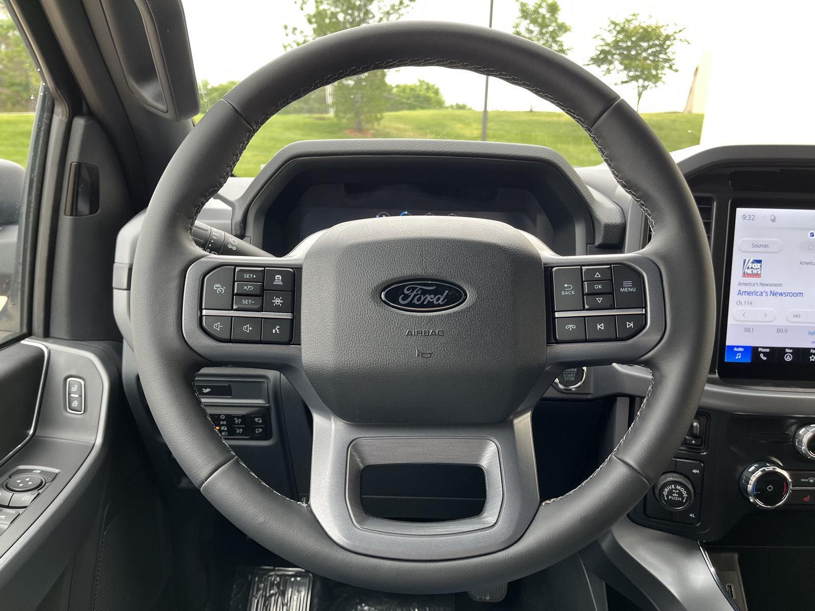 Vehicle photo 21
