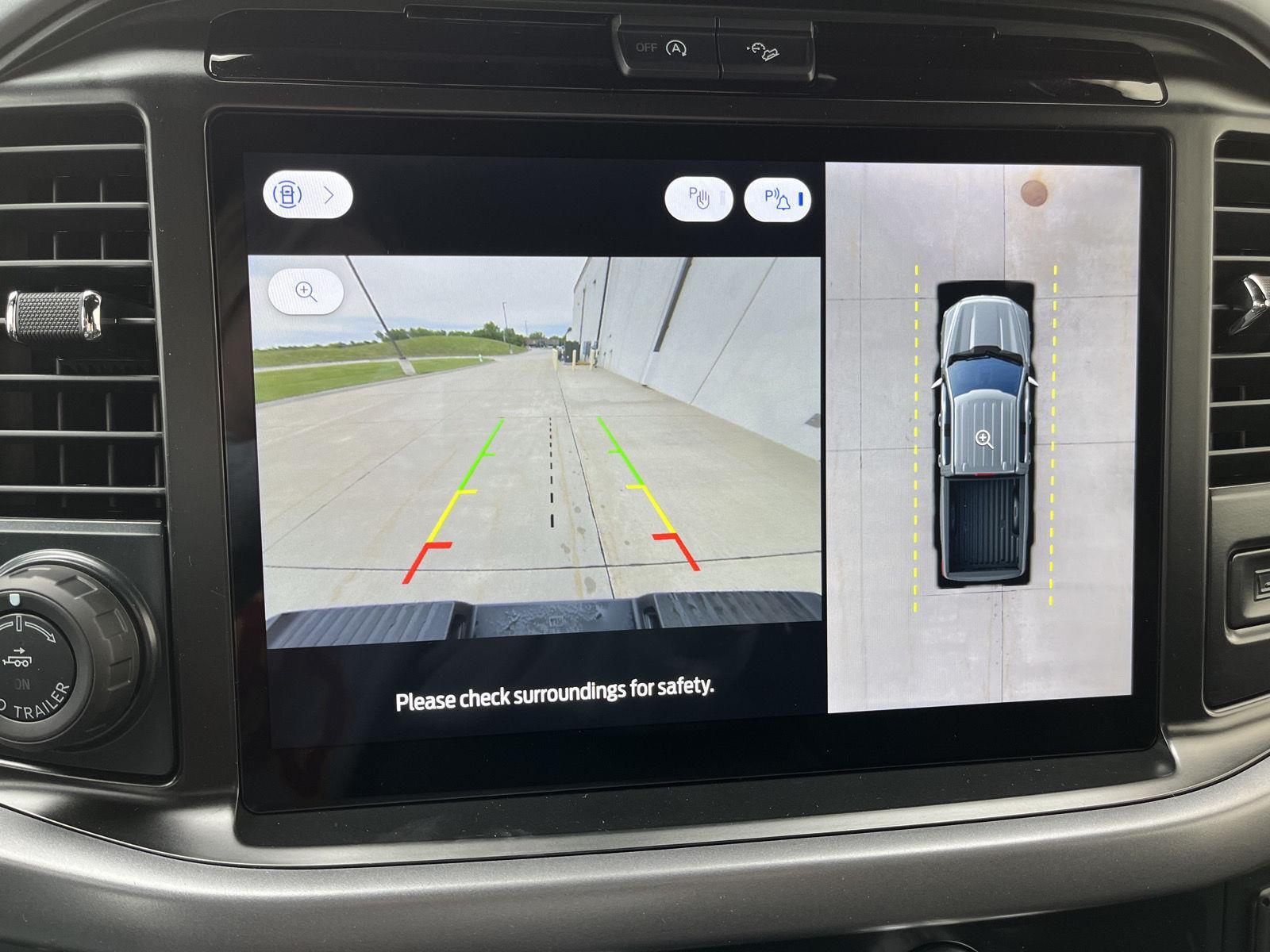 Vehicle photo 23