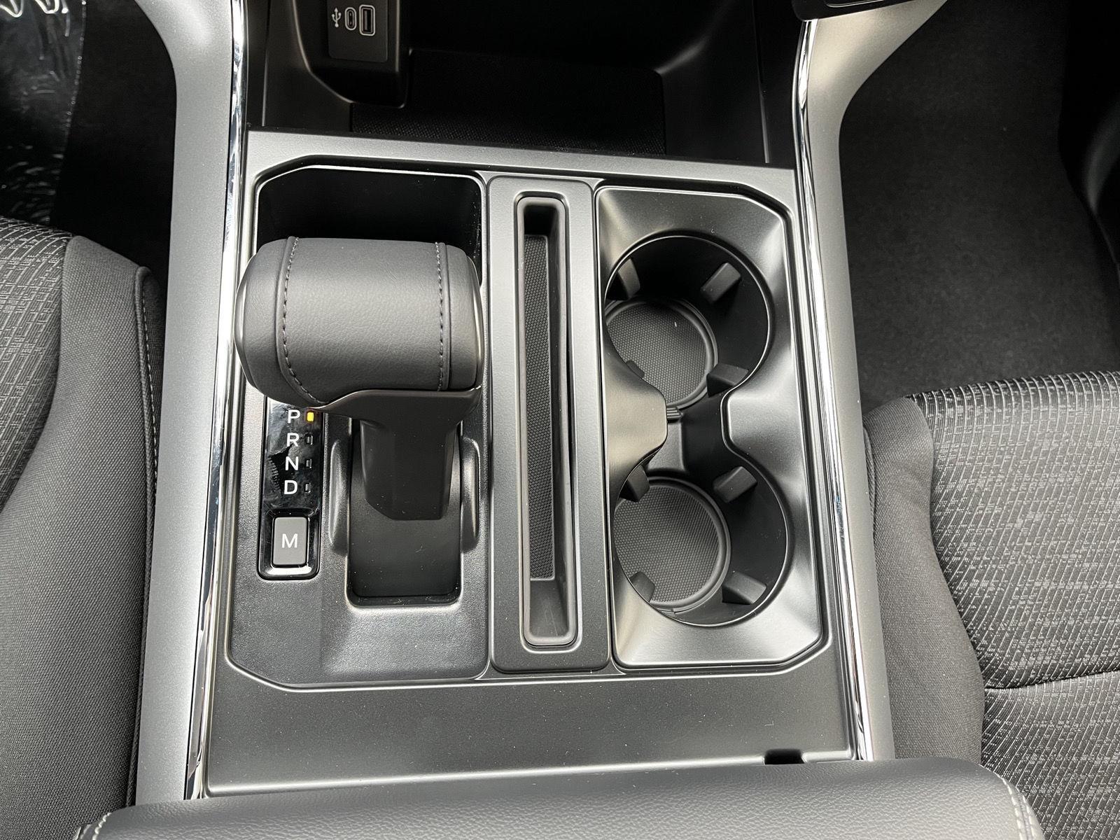 Vehicle photo 25