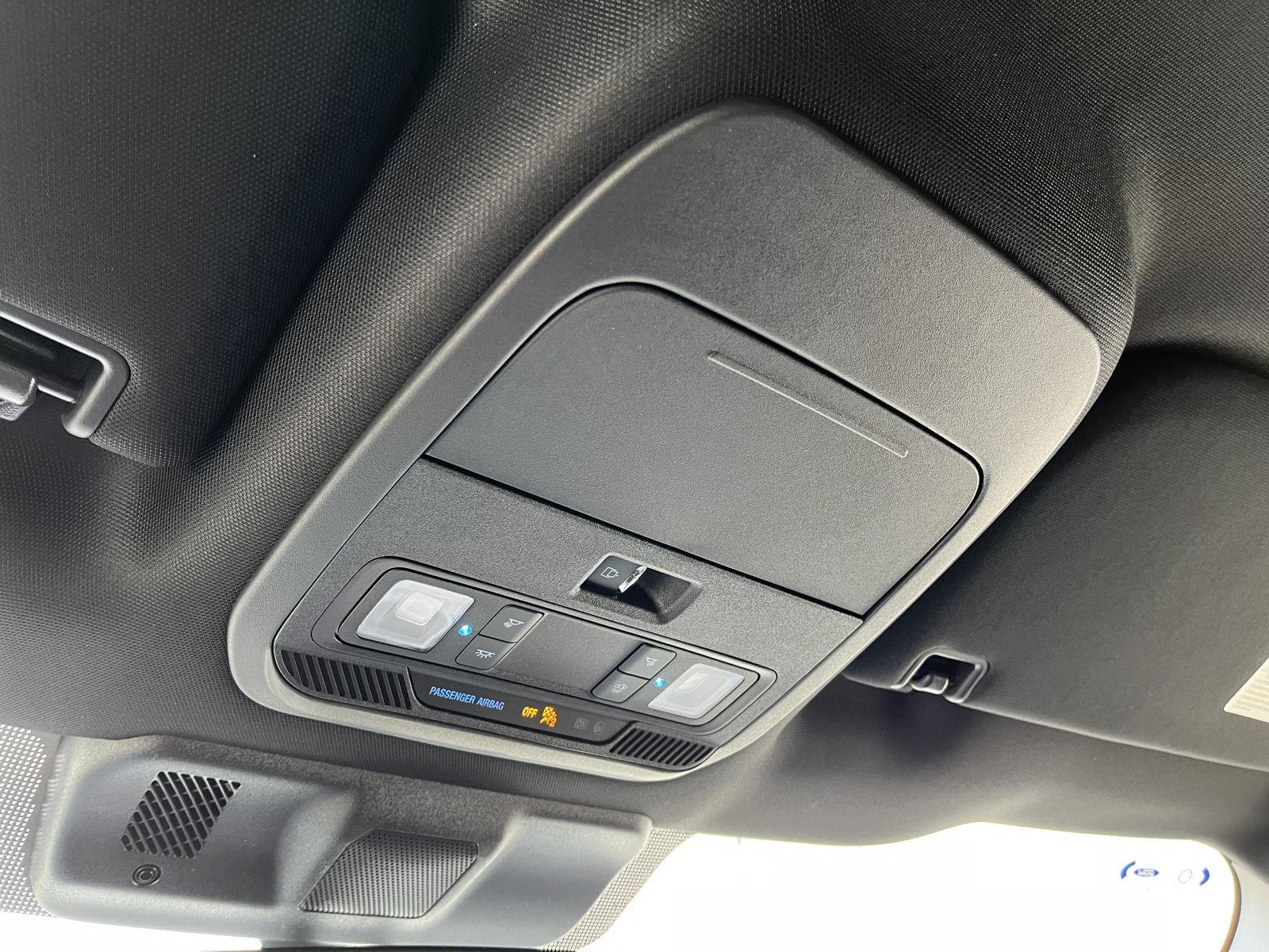 Vehicle photo 26
