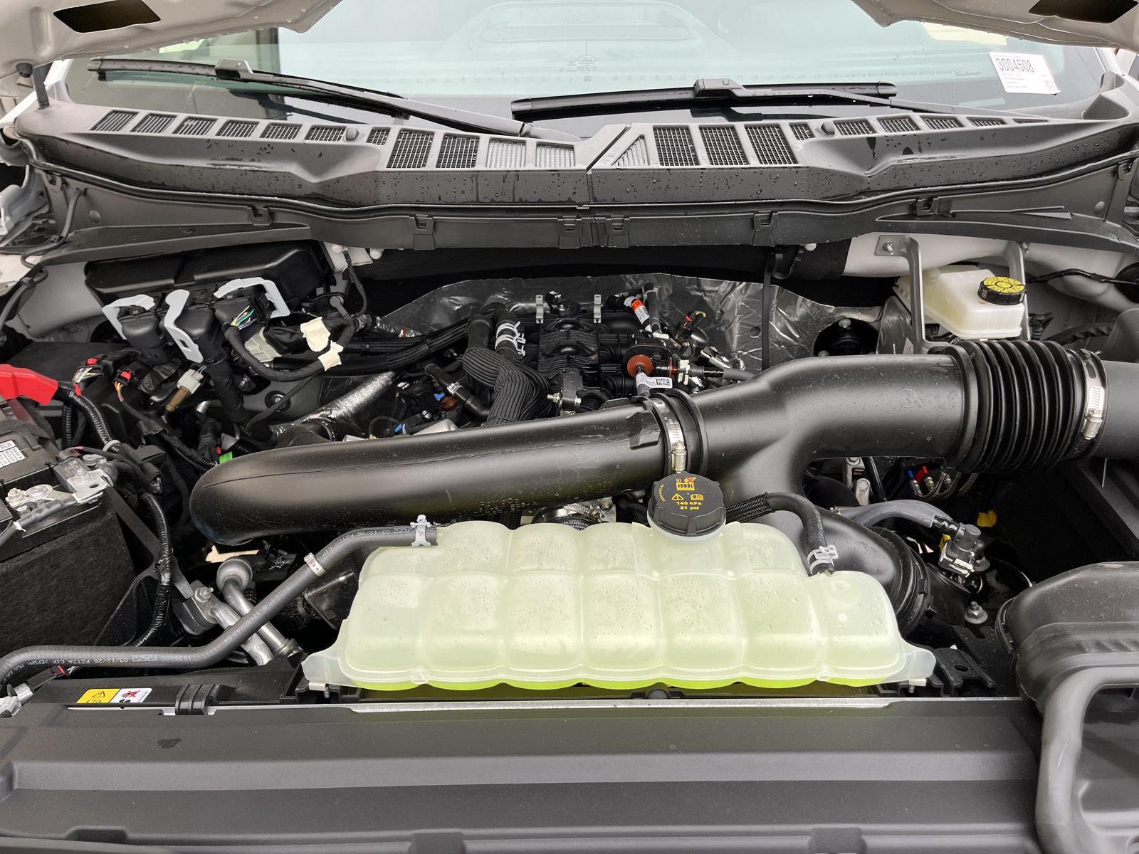 Vehicle photo 30