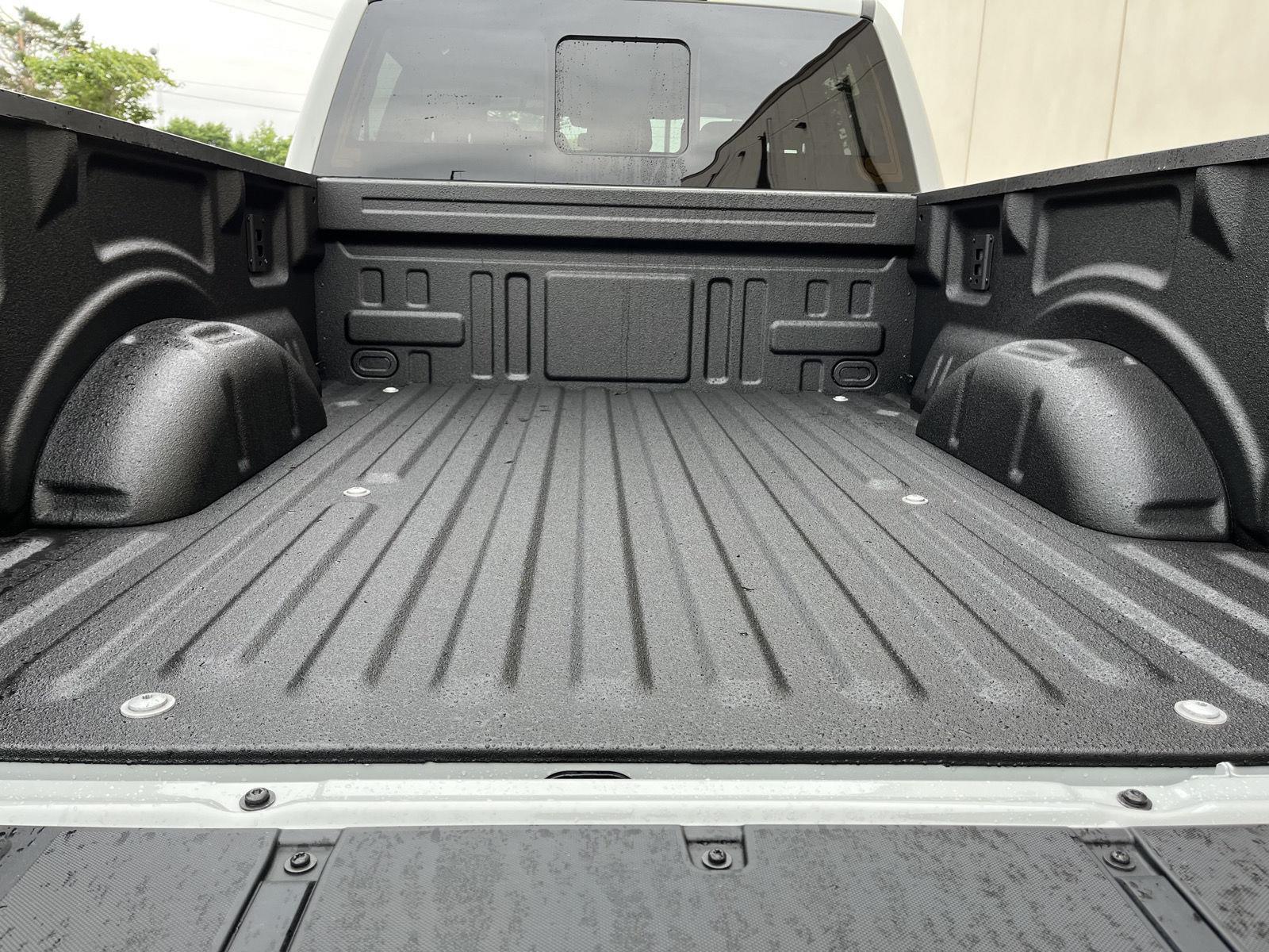 Vehicle photo 31