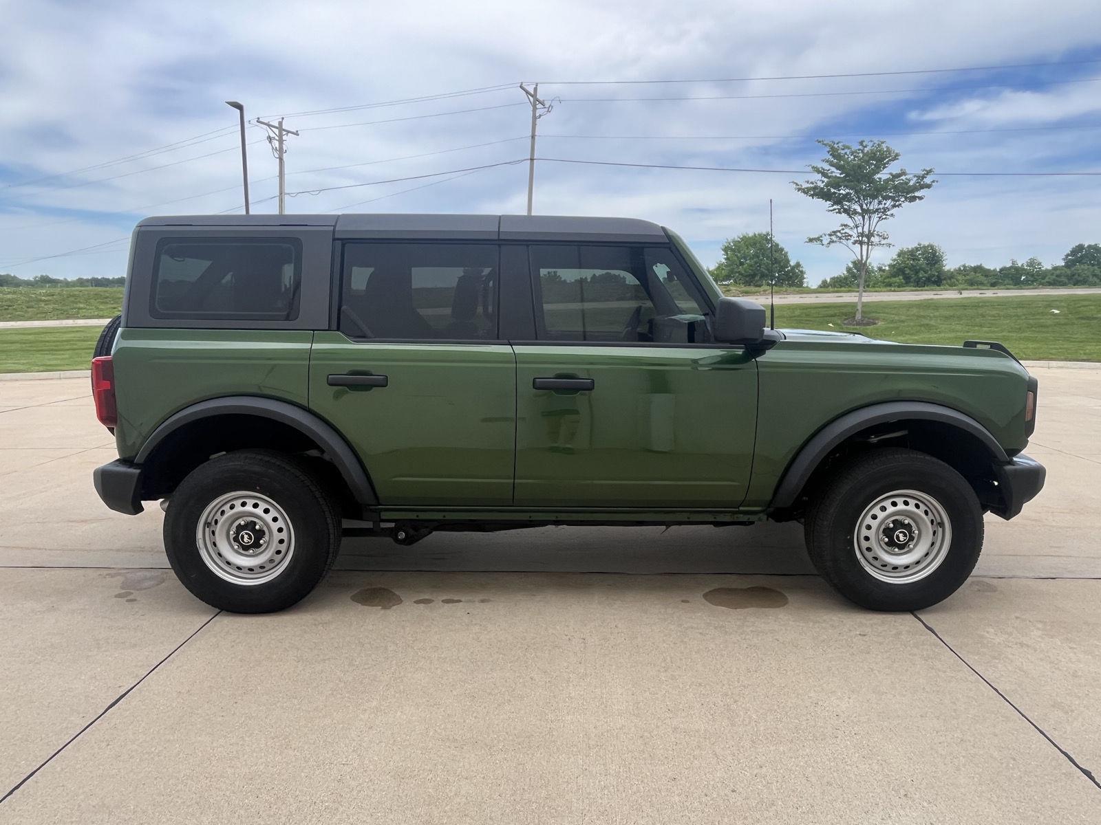 Vehicle photo 4