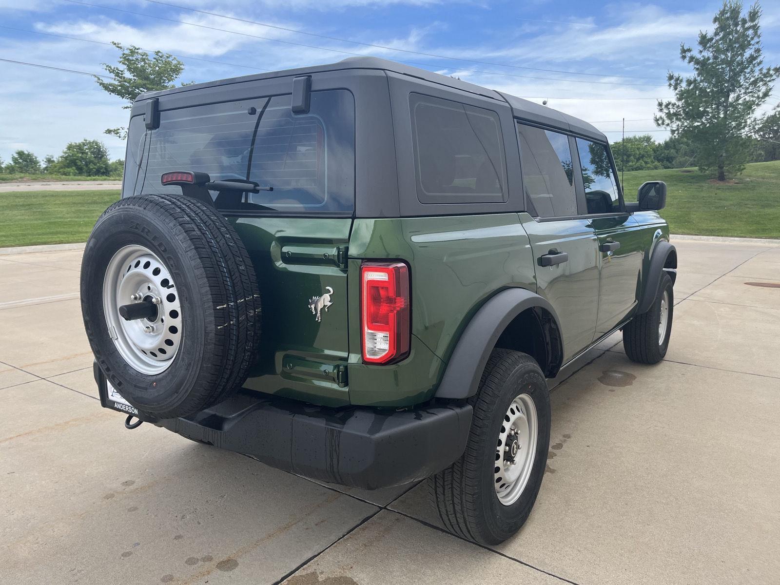 Vehicle photo 5
